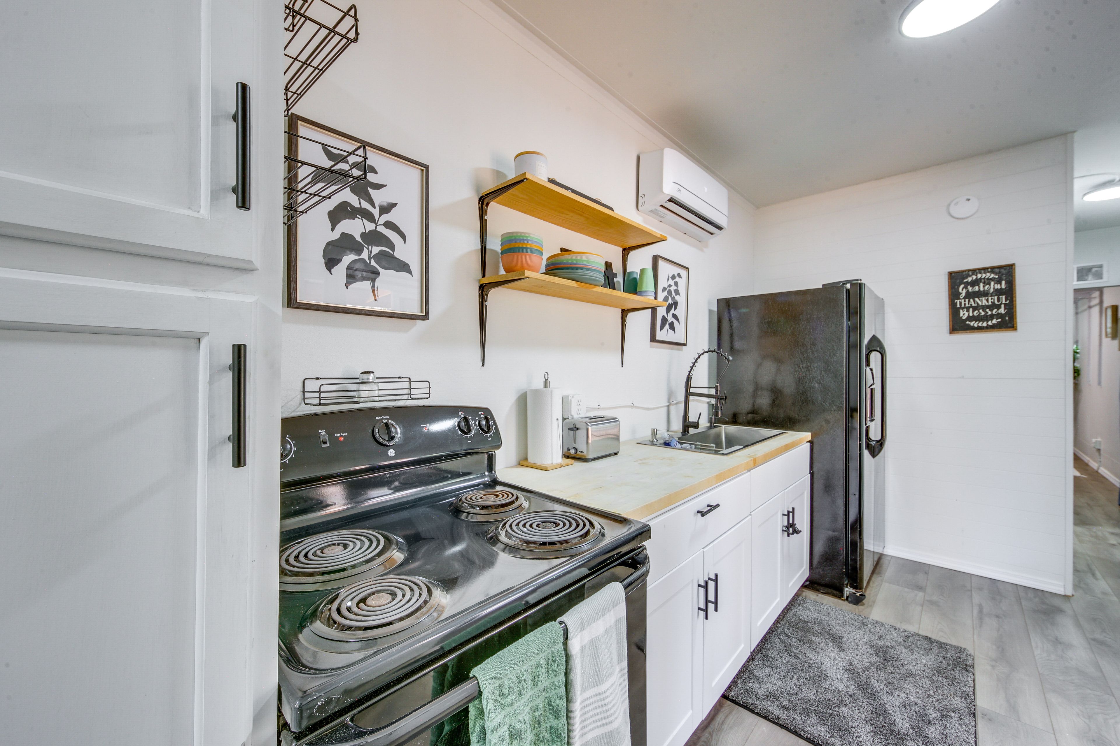 Kitchen | Trash Bags & Paper Towels