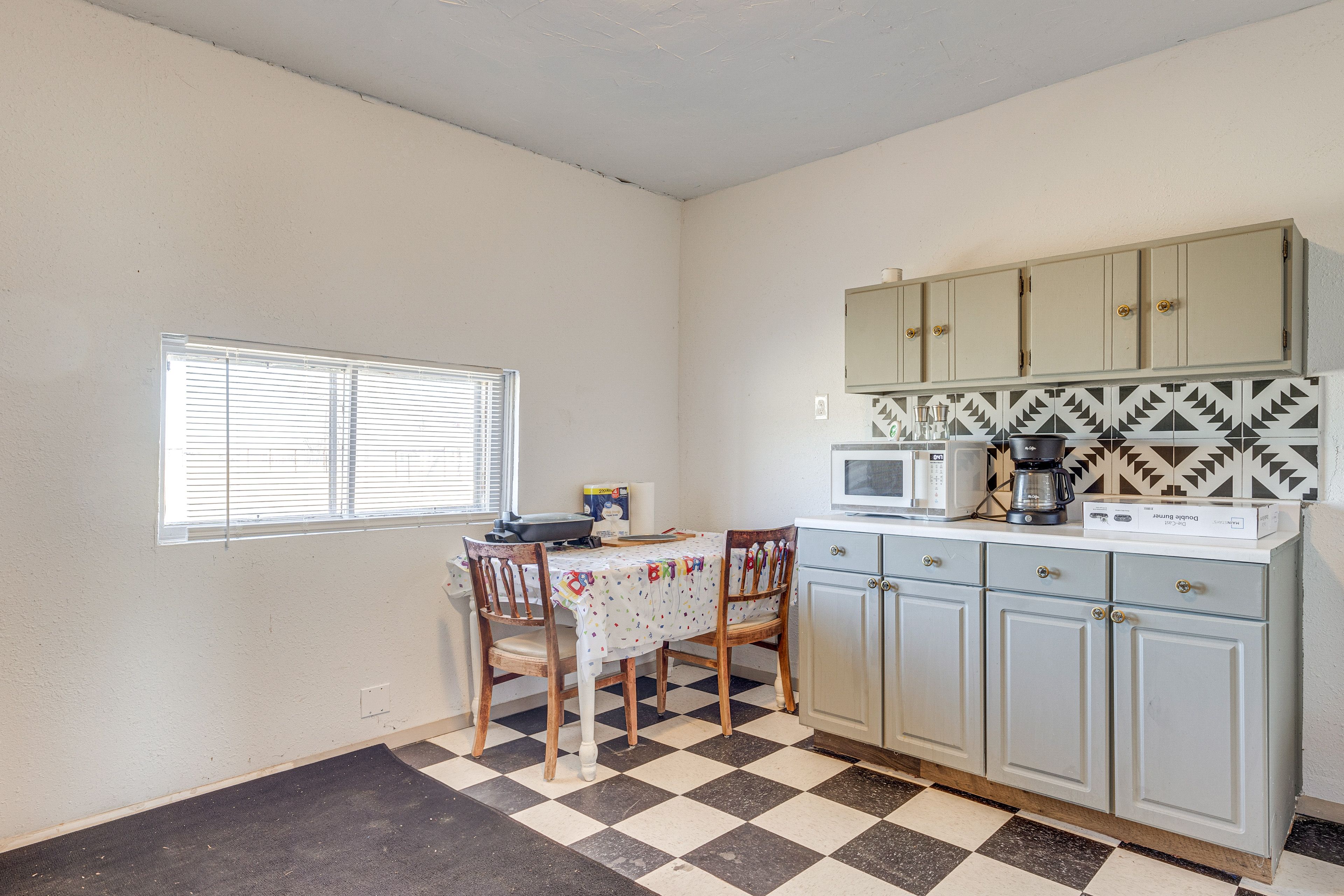 Kitchenette | Cooking Basics | Additional Dining Table