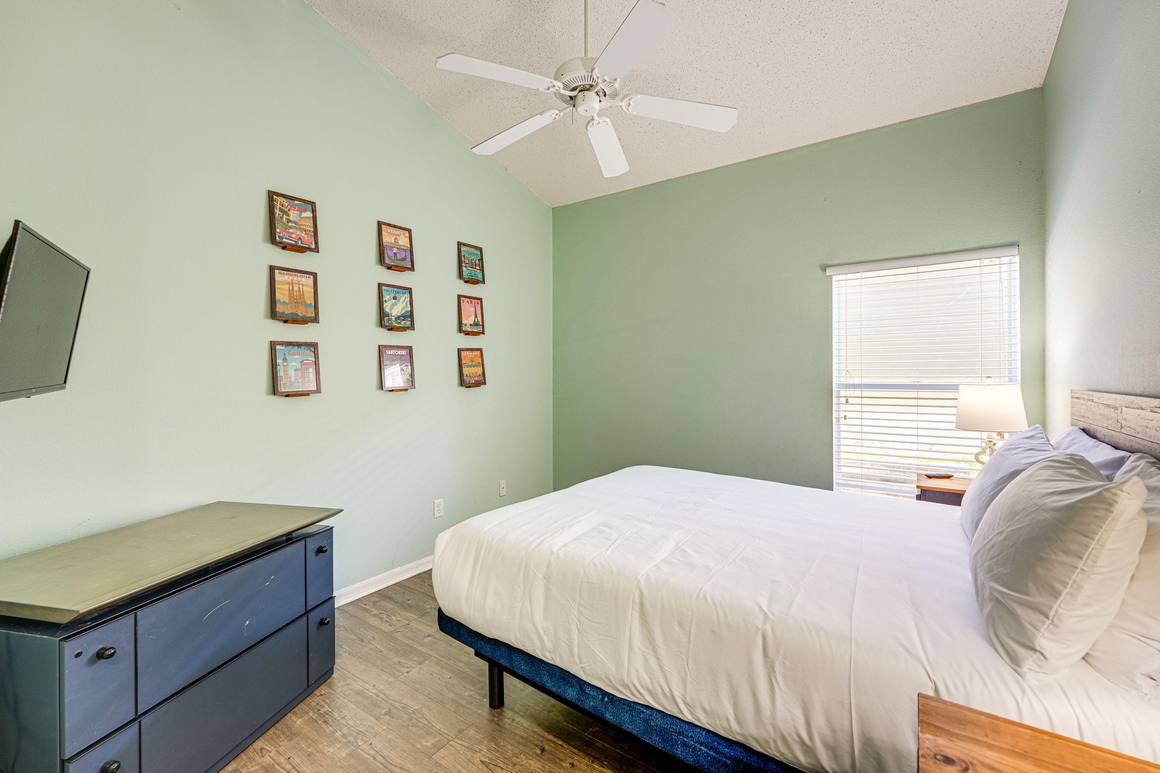 Bedroom 2 | Queen Bed | Linens Provided