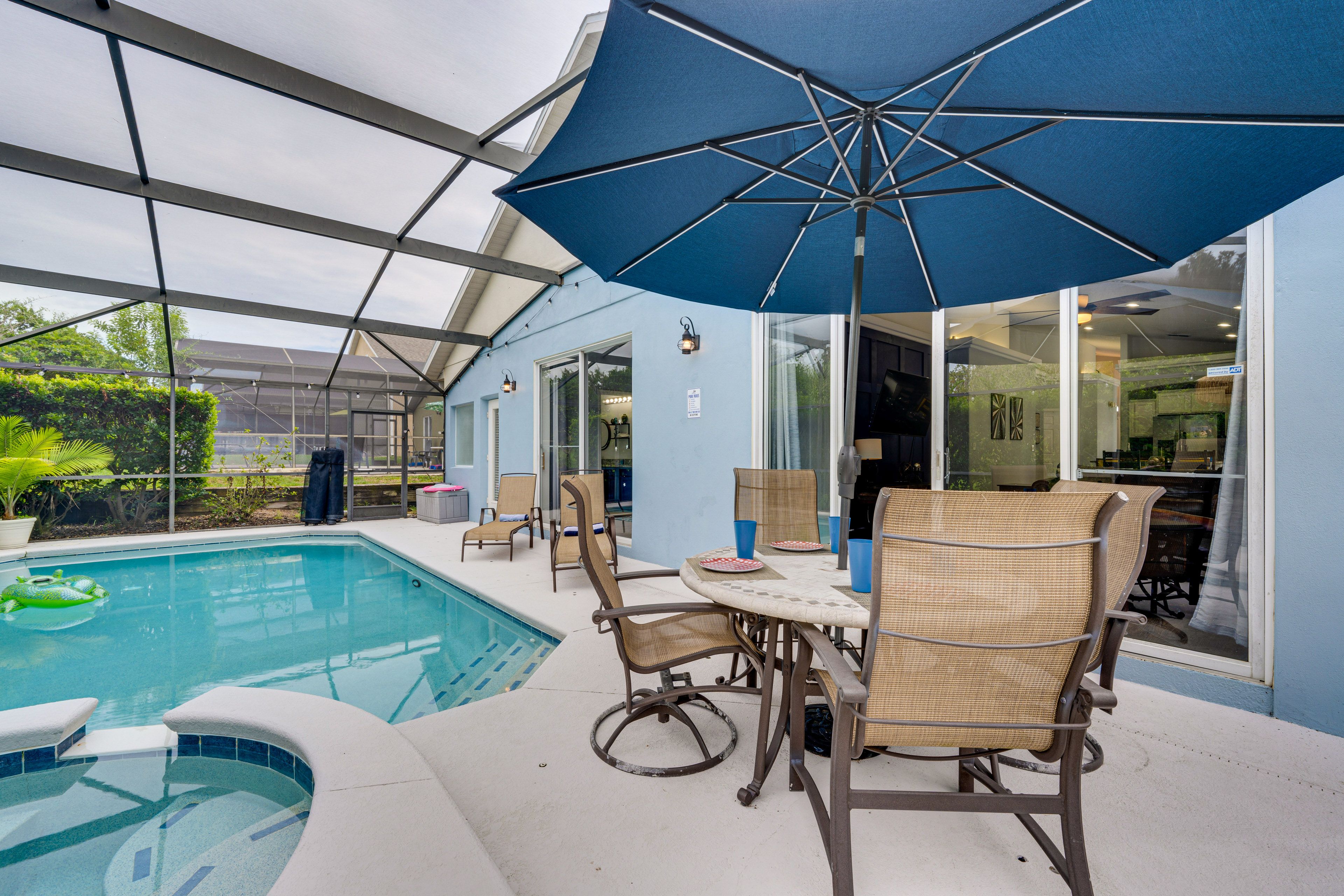 Lanai | Outdoor Dining | Loungers