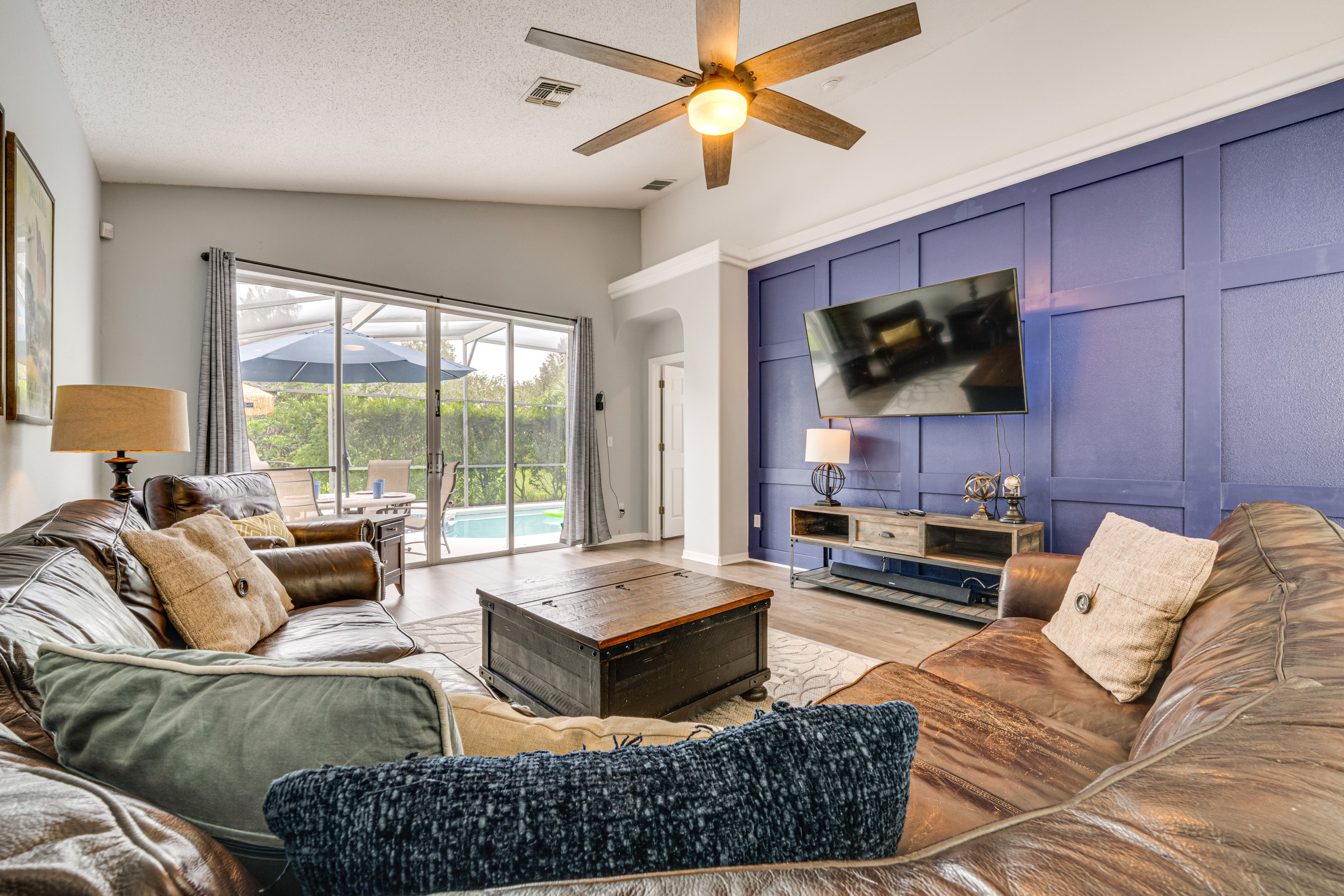 Living Room | Smart TV