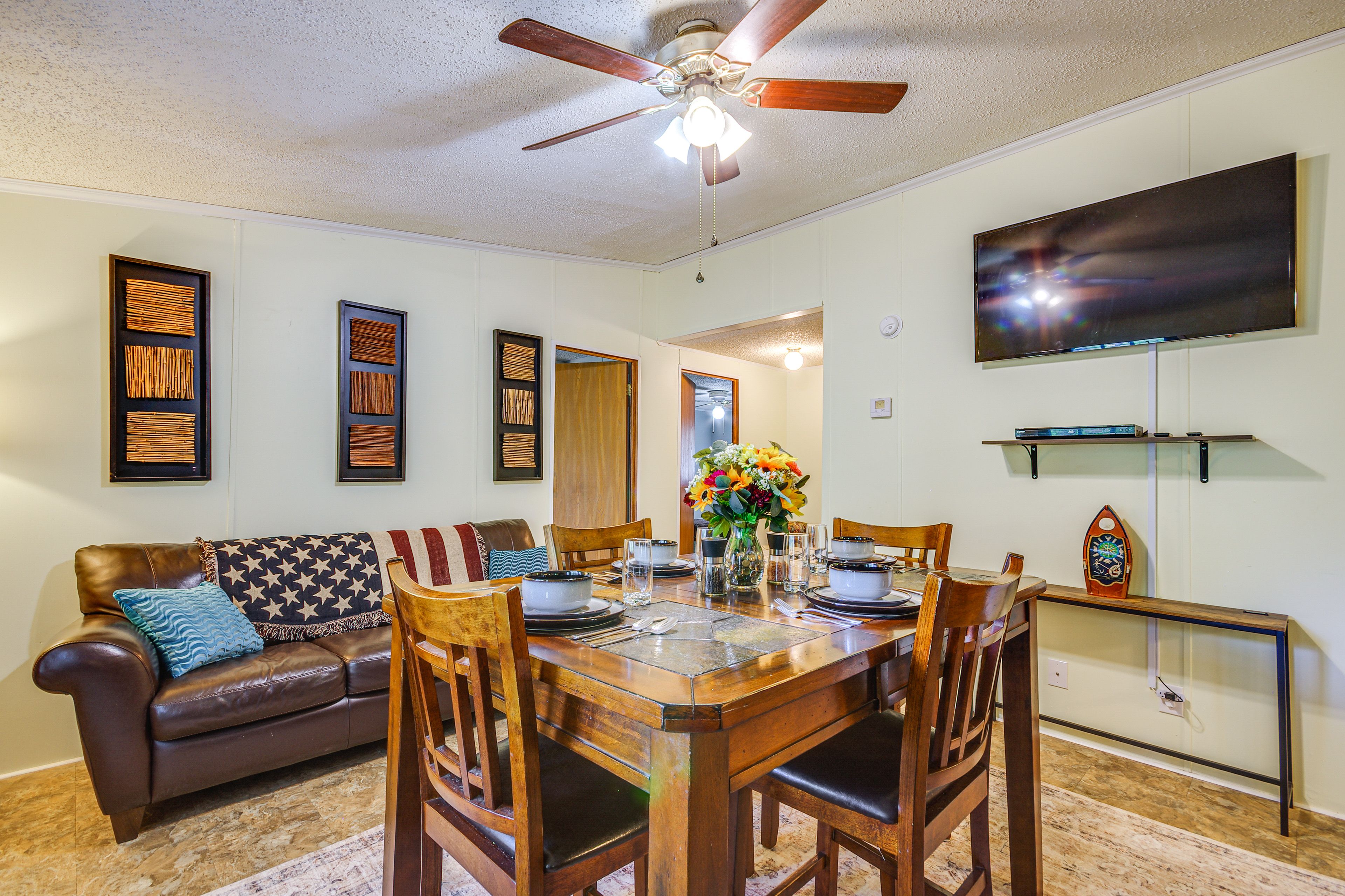 Dining Space | Breakfast Bar | Dishware/Flatware