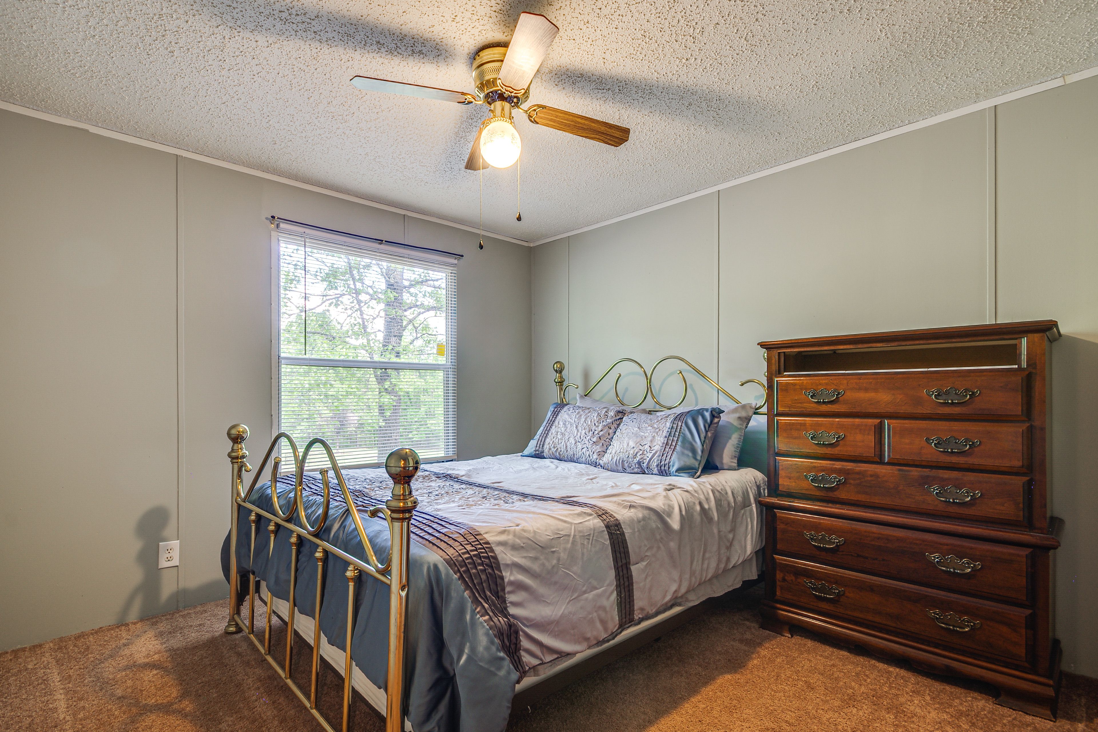 Bedroom 2 | Queen Bed