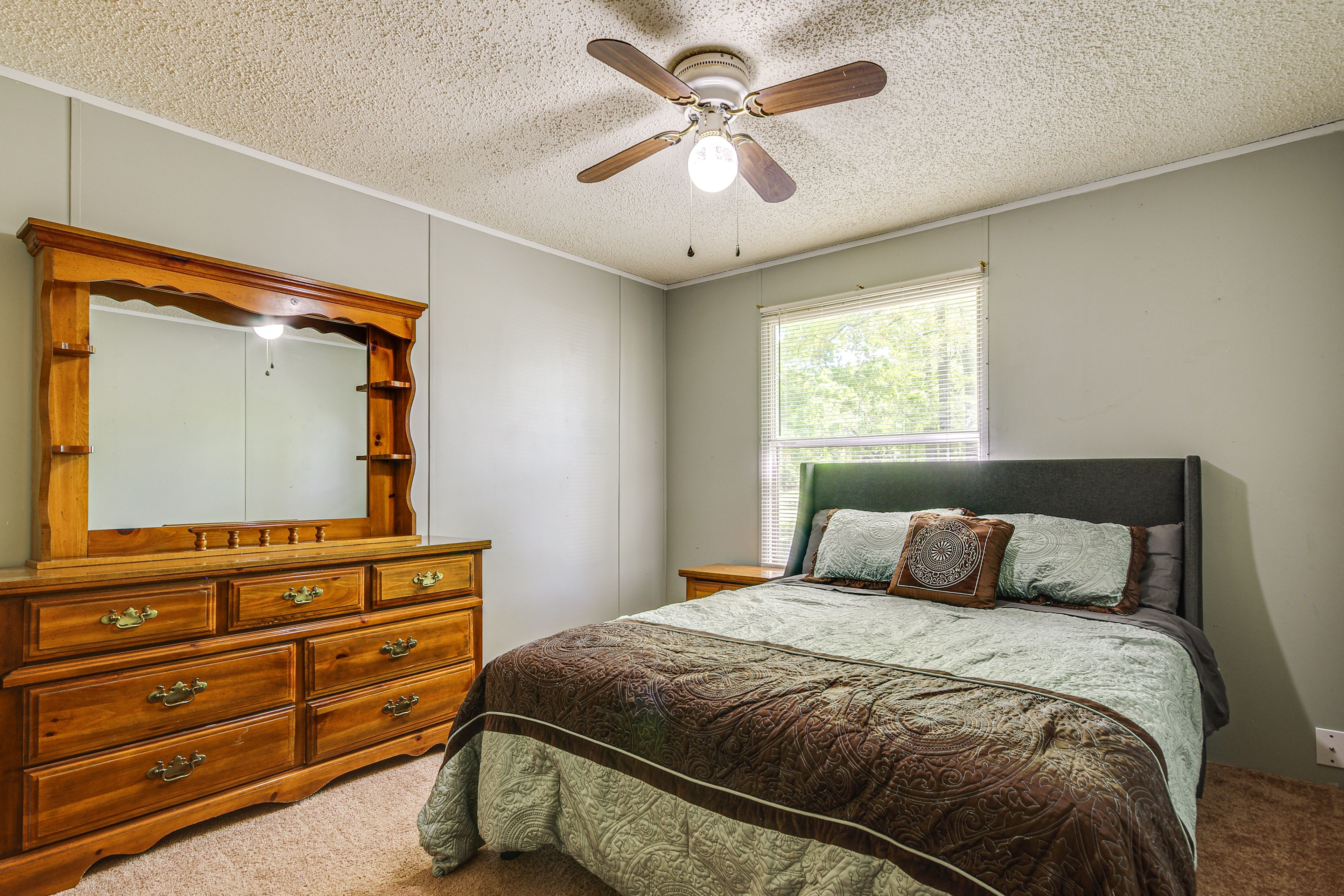 Bedroom 3 | Queen Bed