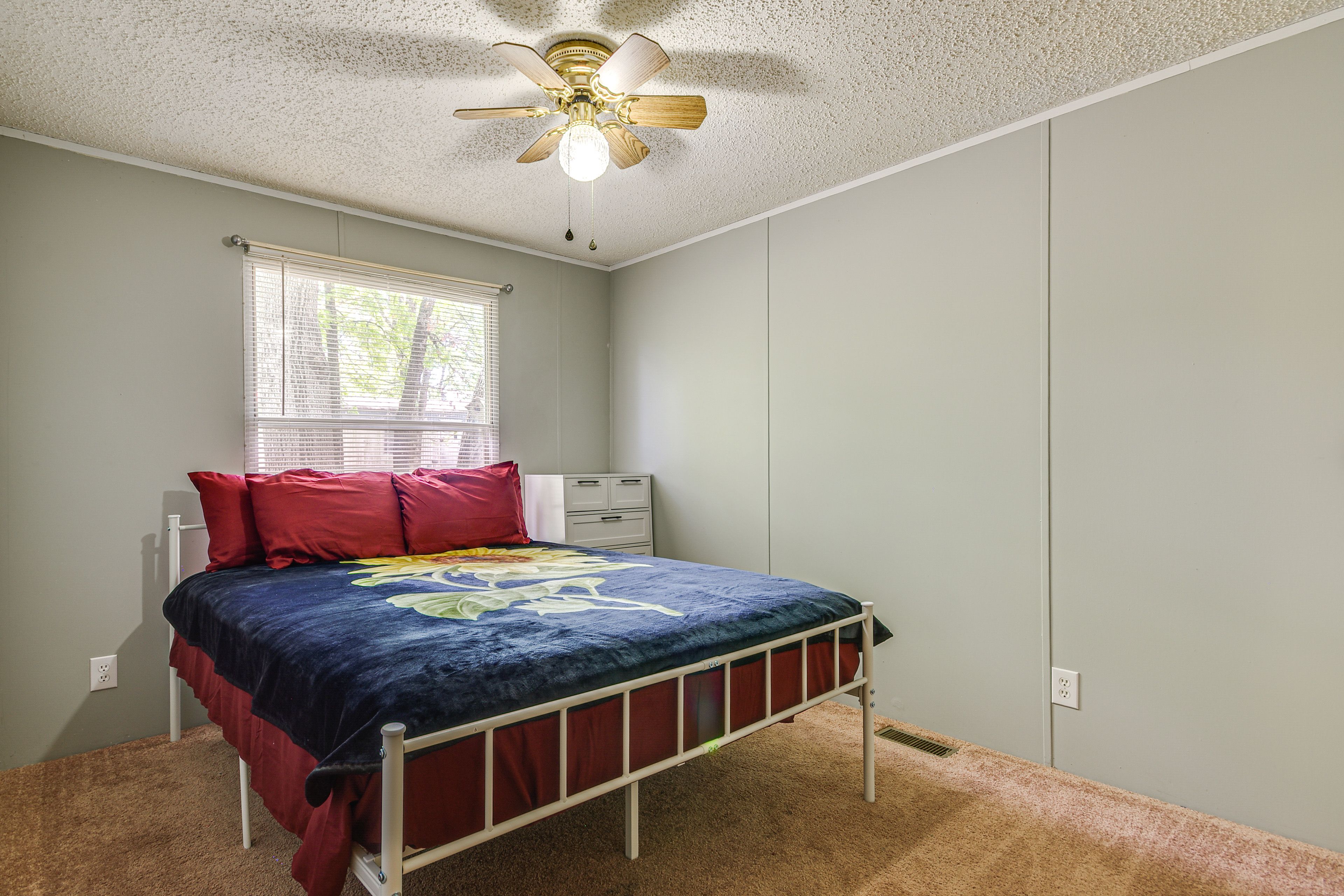 Bedroom 4 | Queen Bed