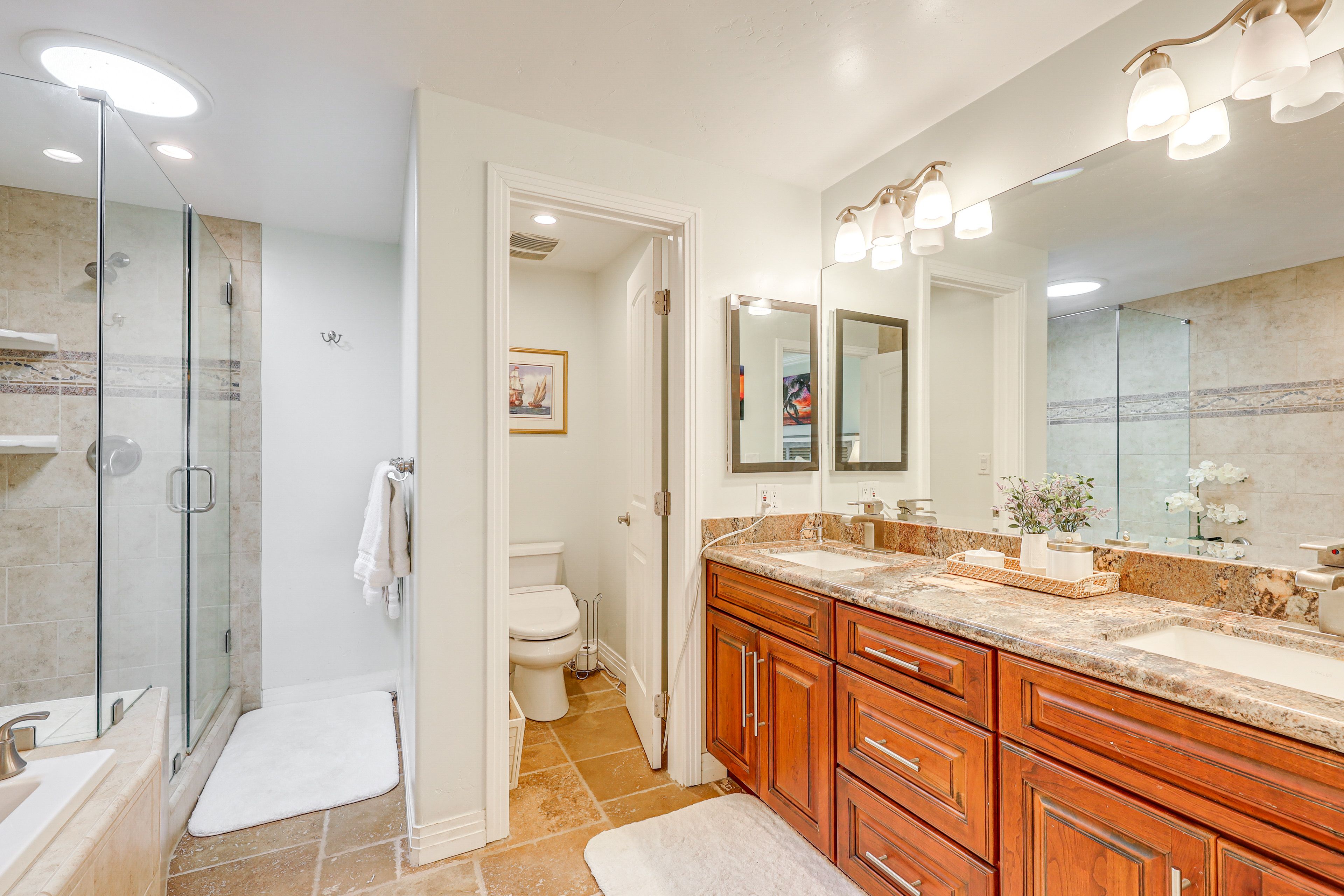 Full Bathroom | 2nd Floor | Towels Provided