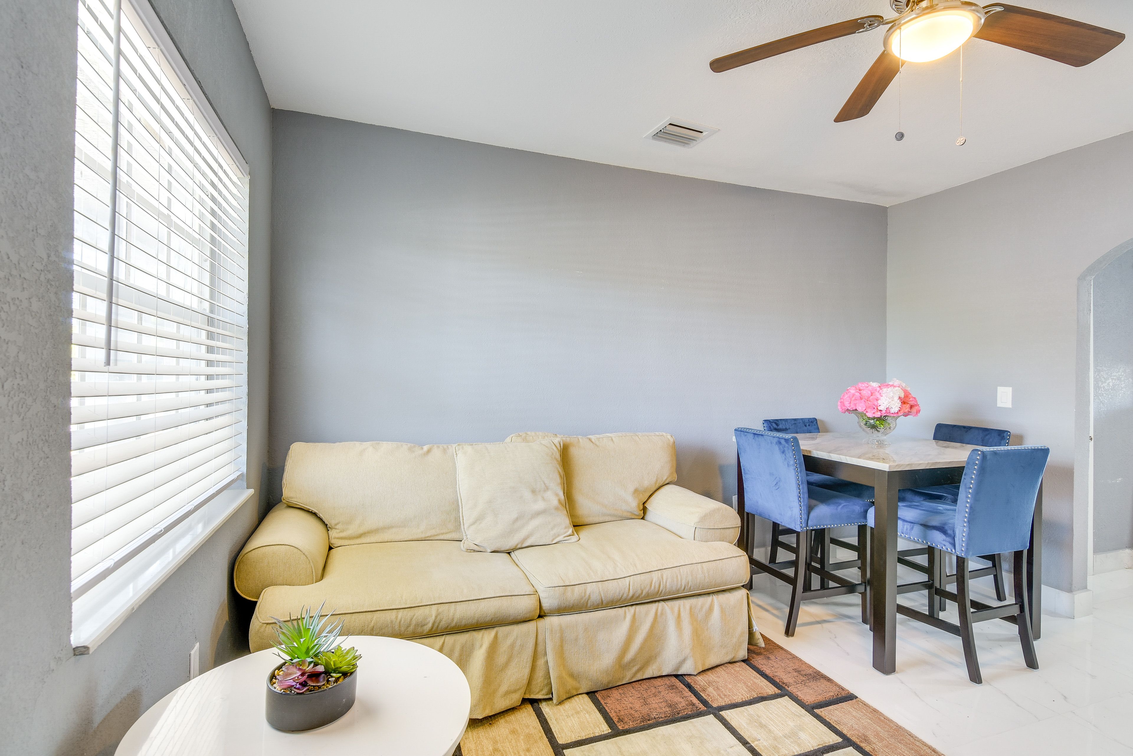 Miami Vacation Rental | 2BR | 1BA | 950 Sq Ft | 3 Steps to Enter