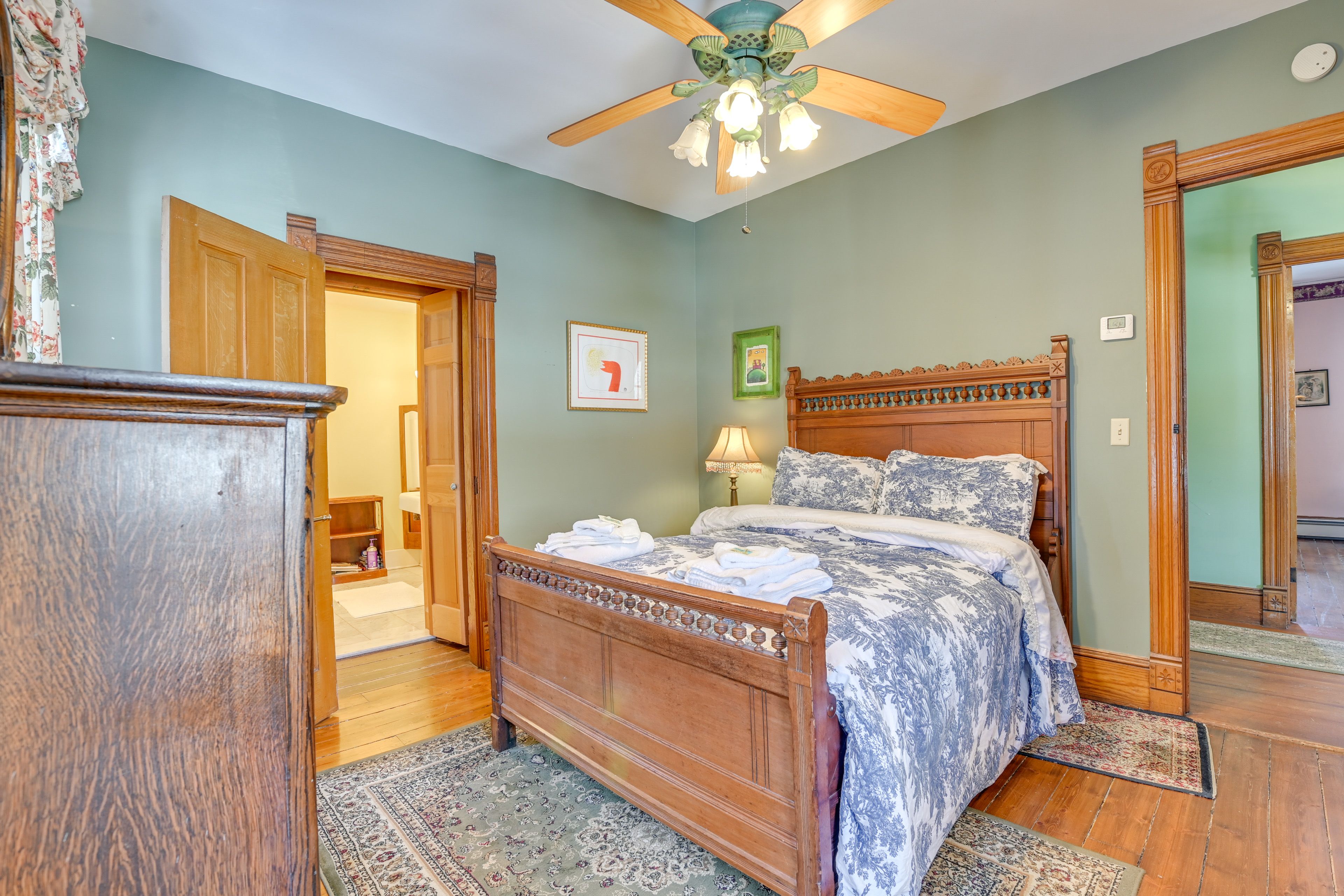 Bedroom 4 | Queen Bed | 3rd Floor