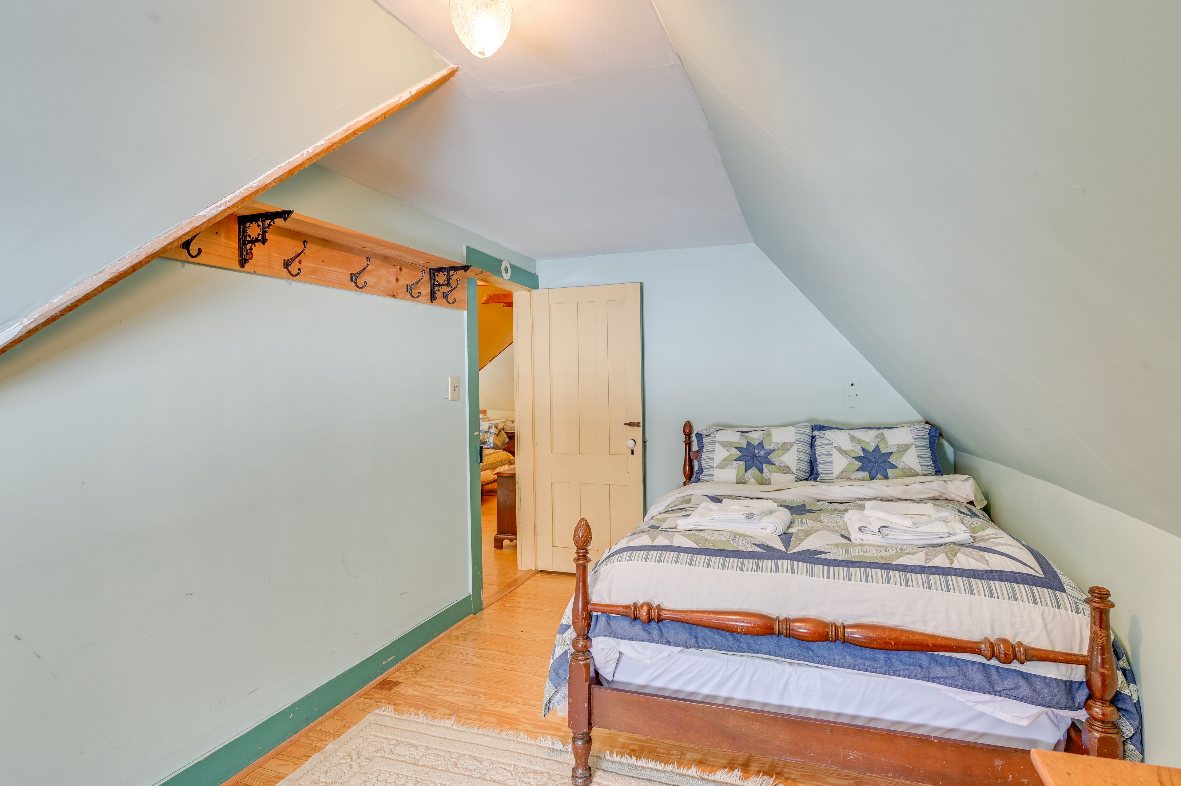Bedroom 5 | Full Bed | 4th Floor