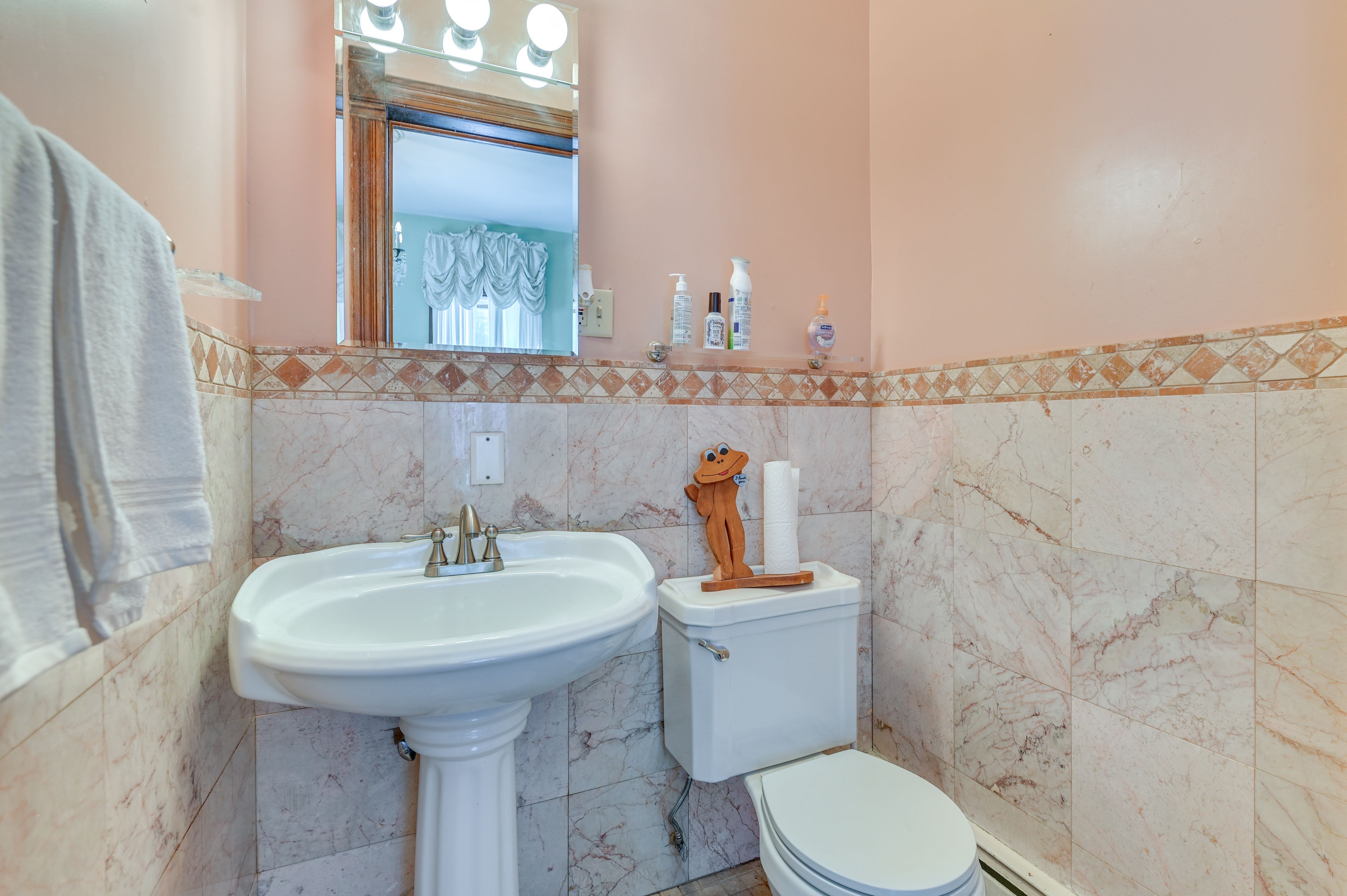 Half Bathroom | 2nd Floor