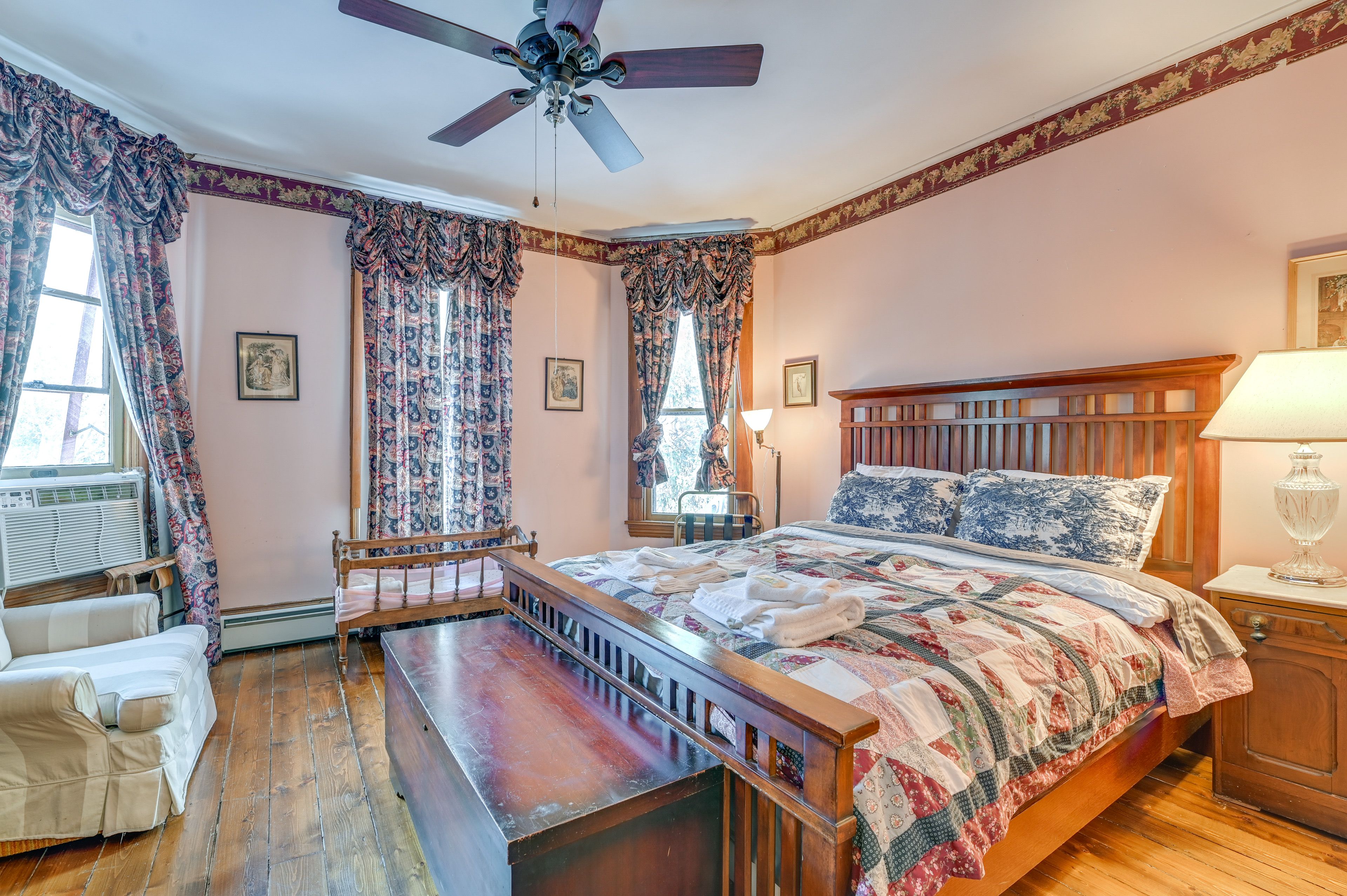 Bedroom 1 | Queen Bed | 3rd Floor