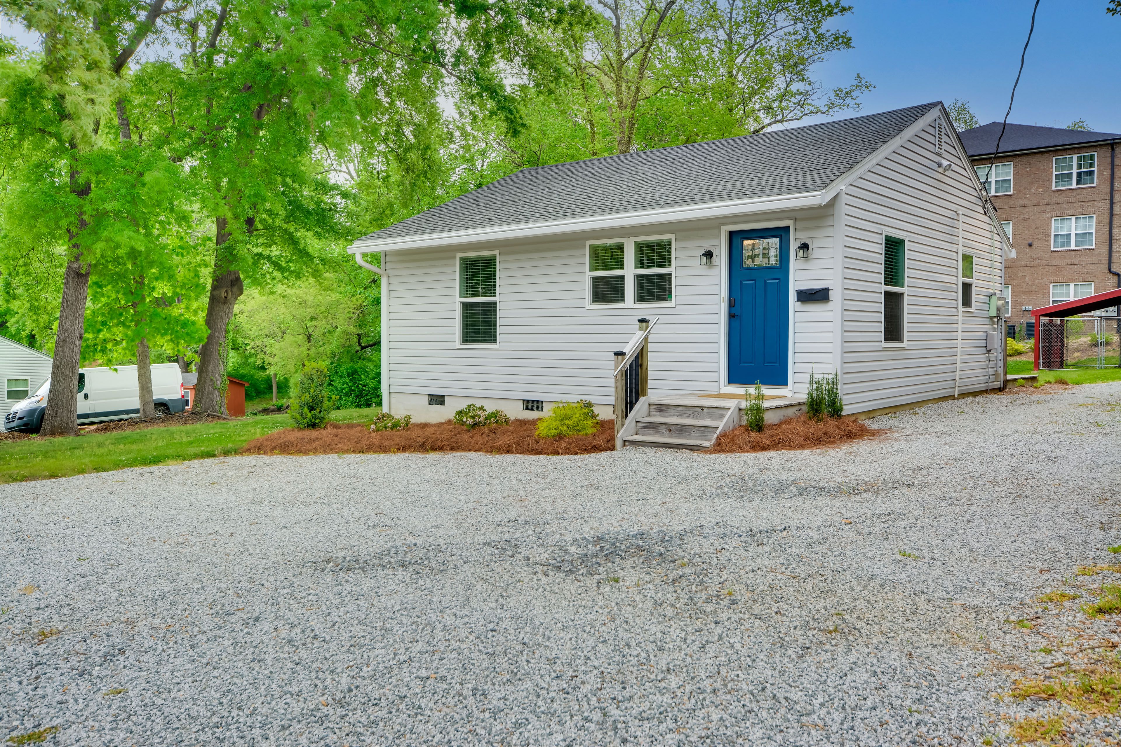 Property Exterior | Driveway (2 Vehicles)