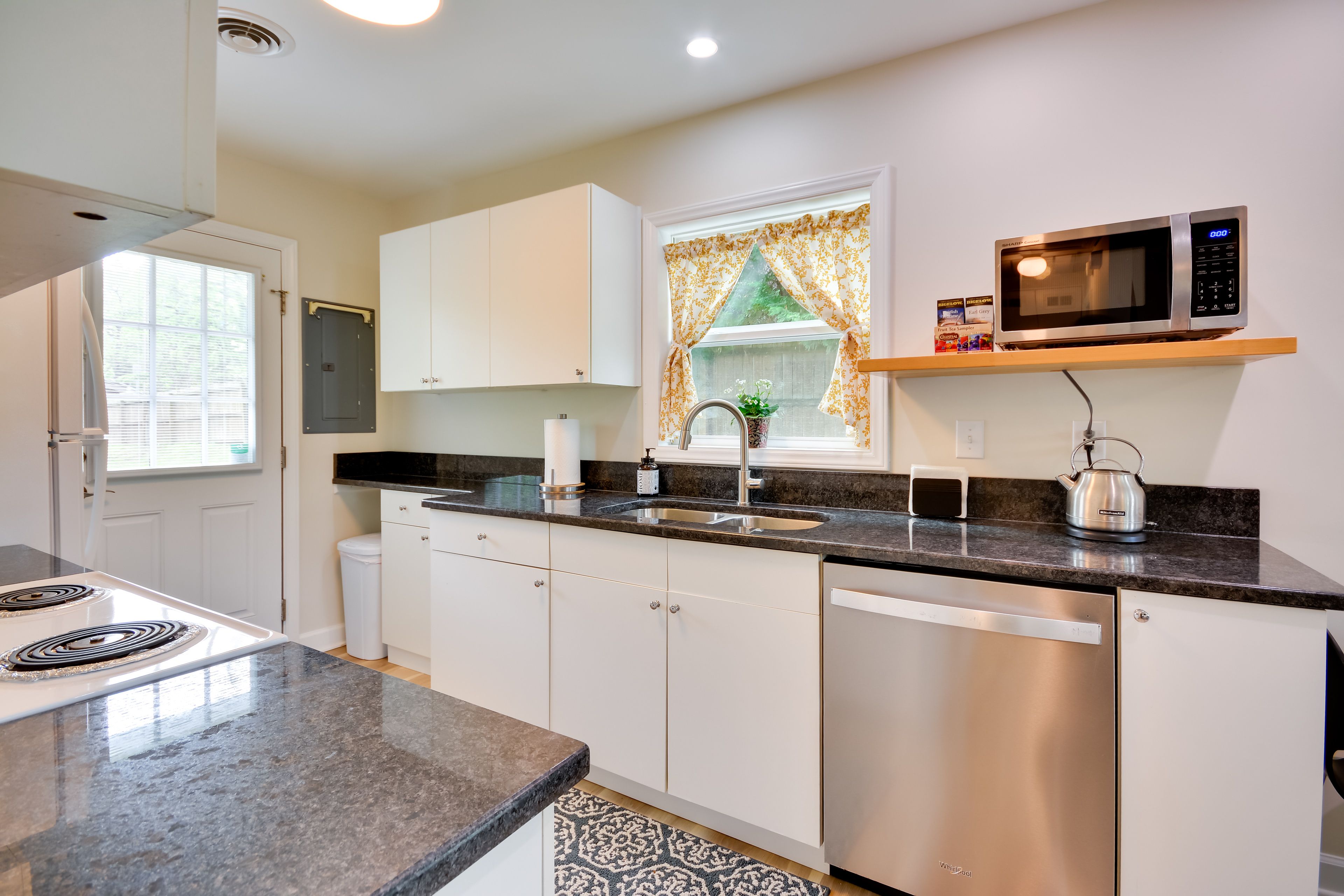 Kitchen | Keurig | Teapot