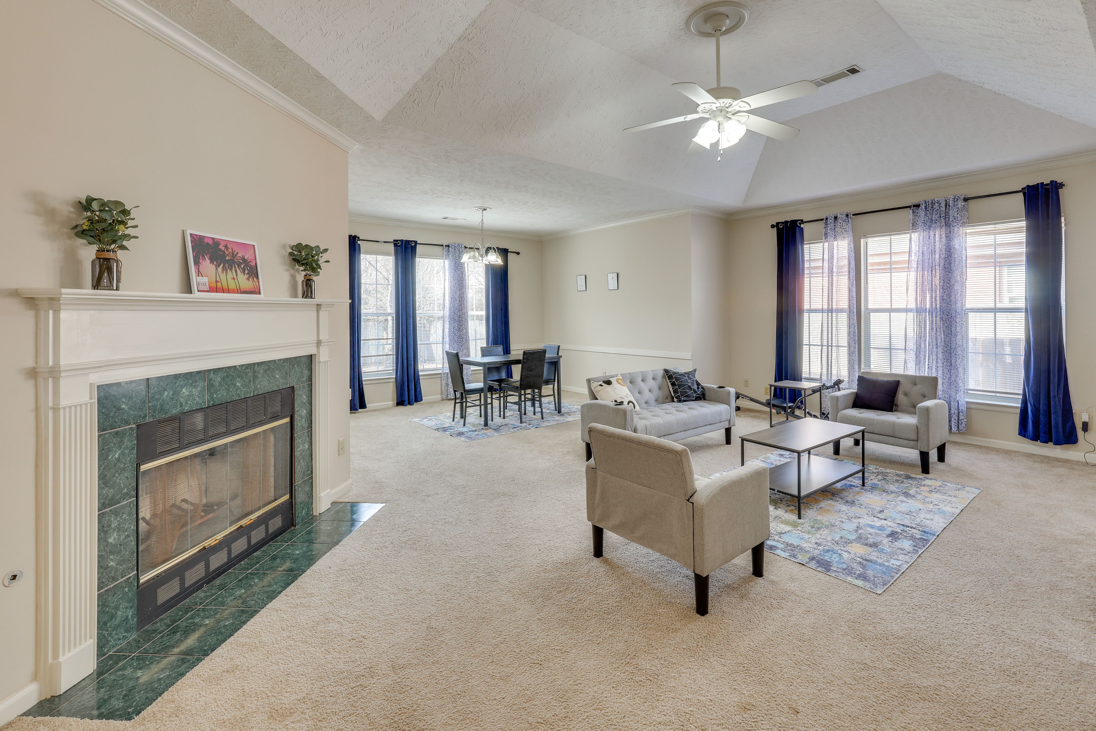 Living Room | Central Air Conditioning/Heat