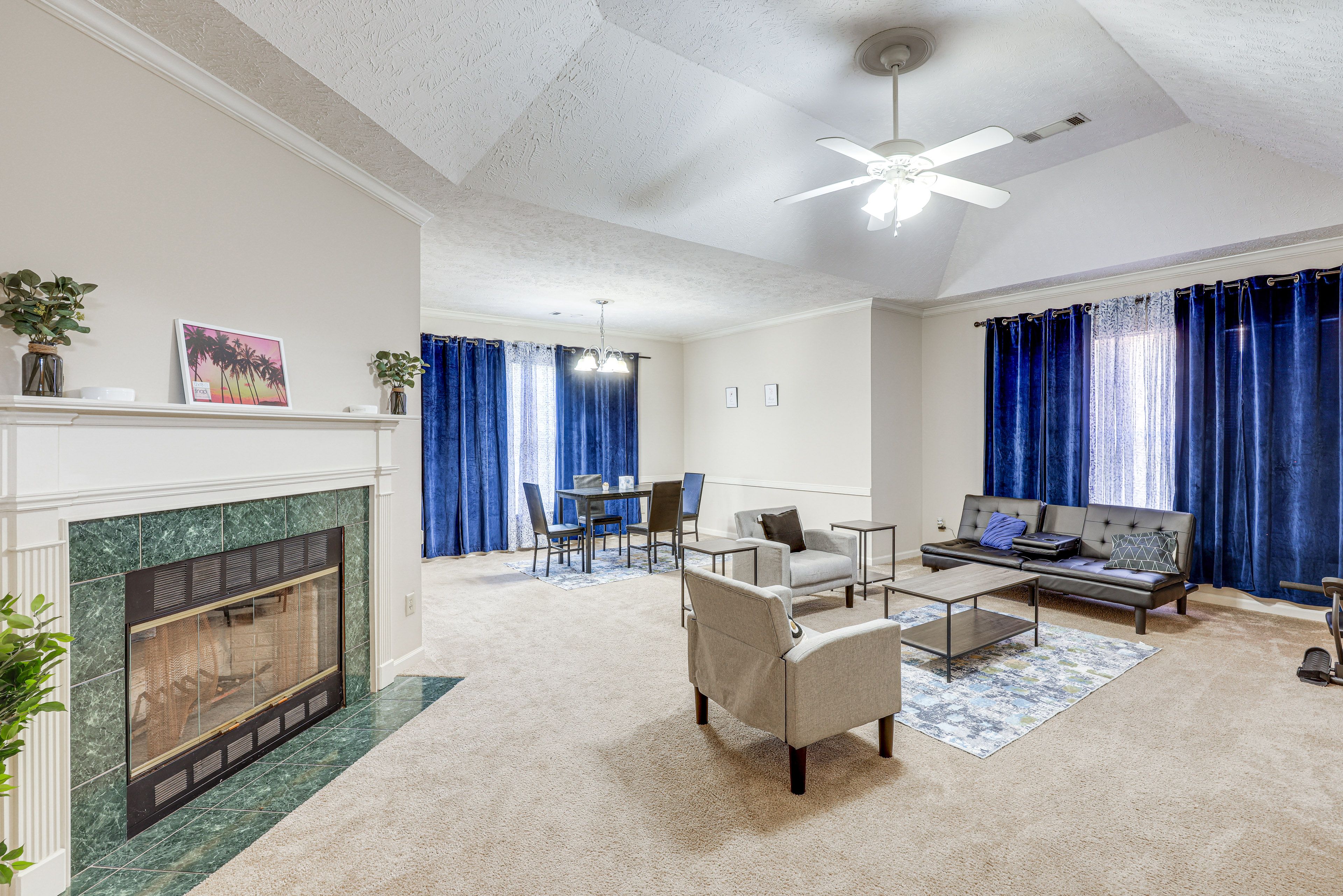 Living Room | Central Air Conditioning/Heat