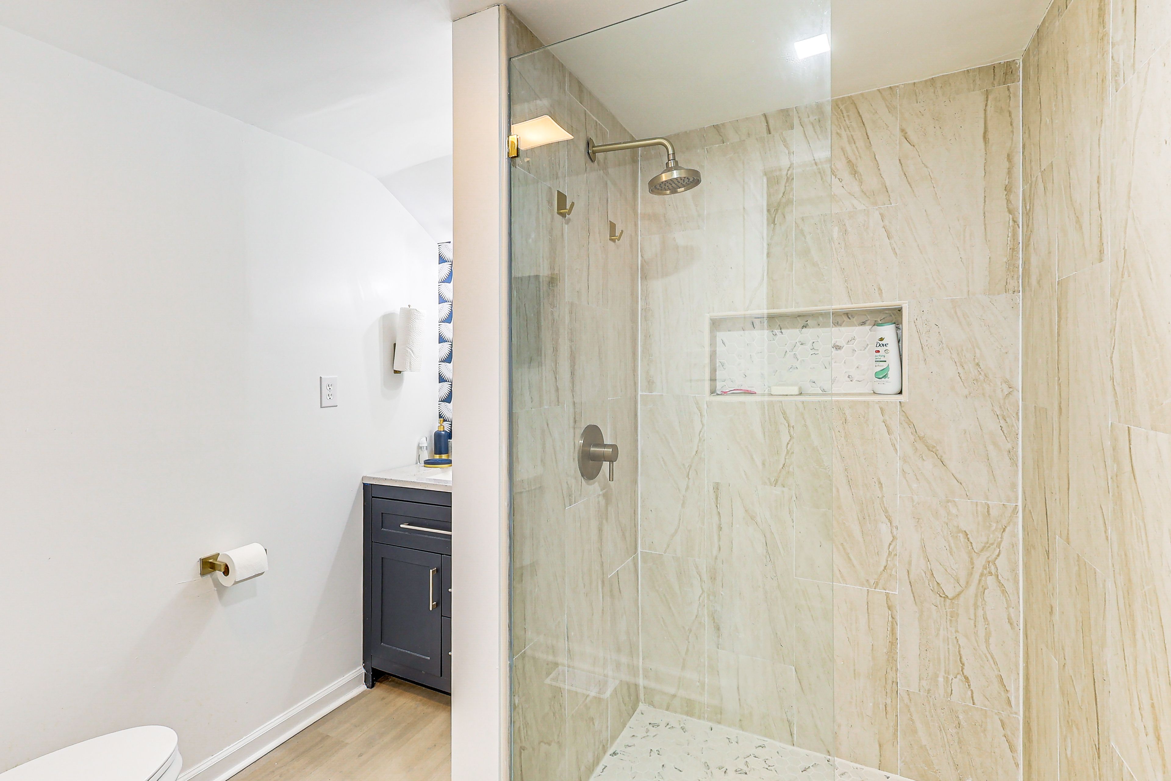 Full Bathroom | Towels Provided