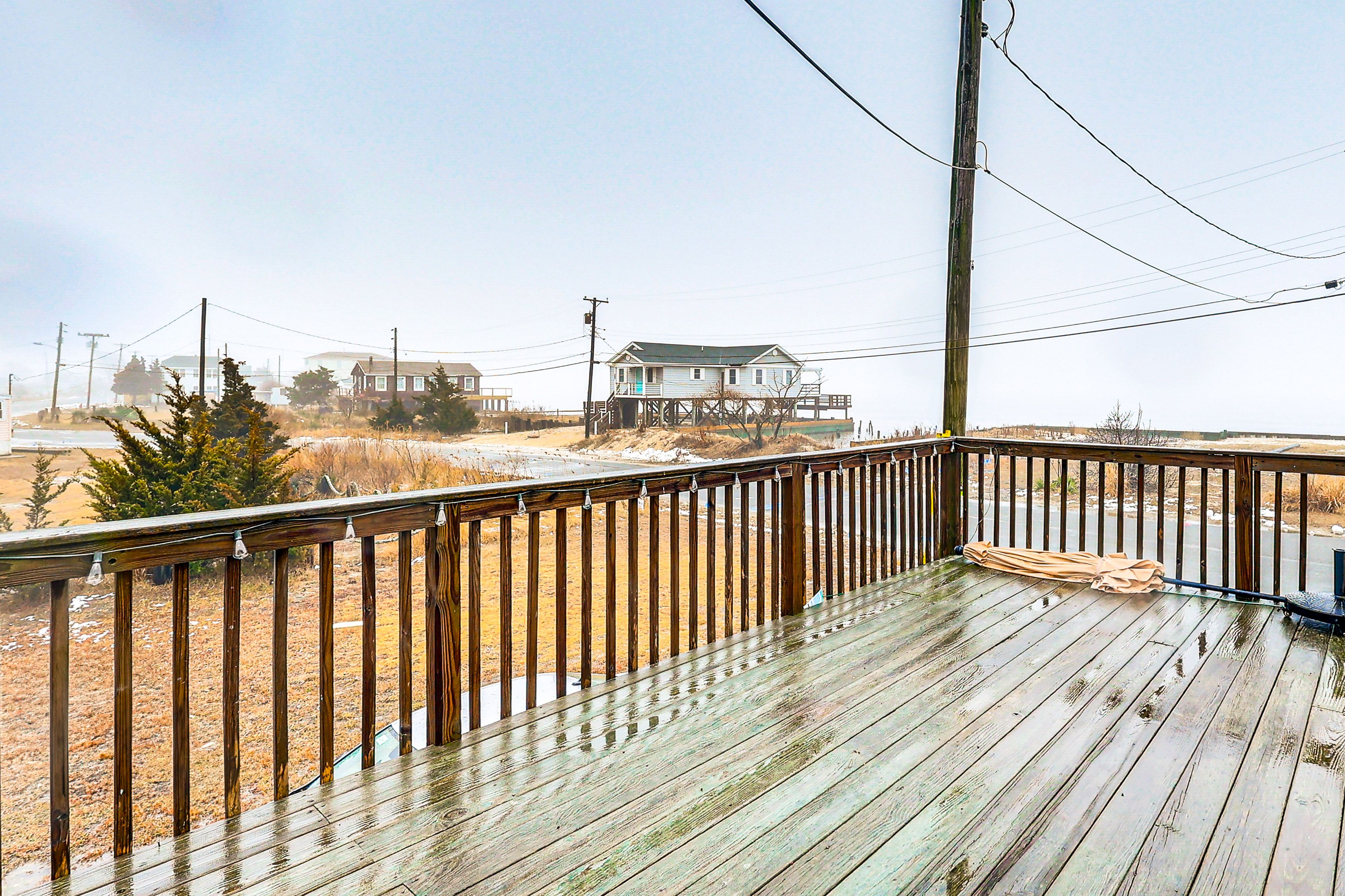 Wrapround Deck | Beach Across Street