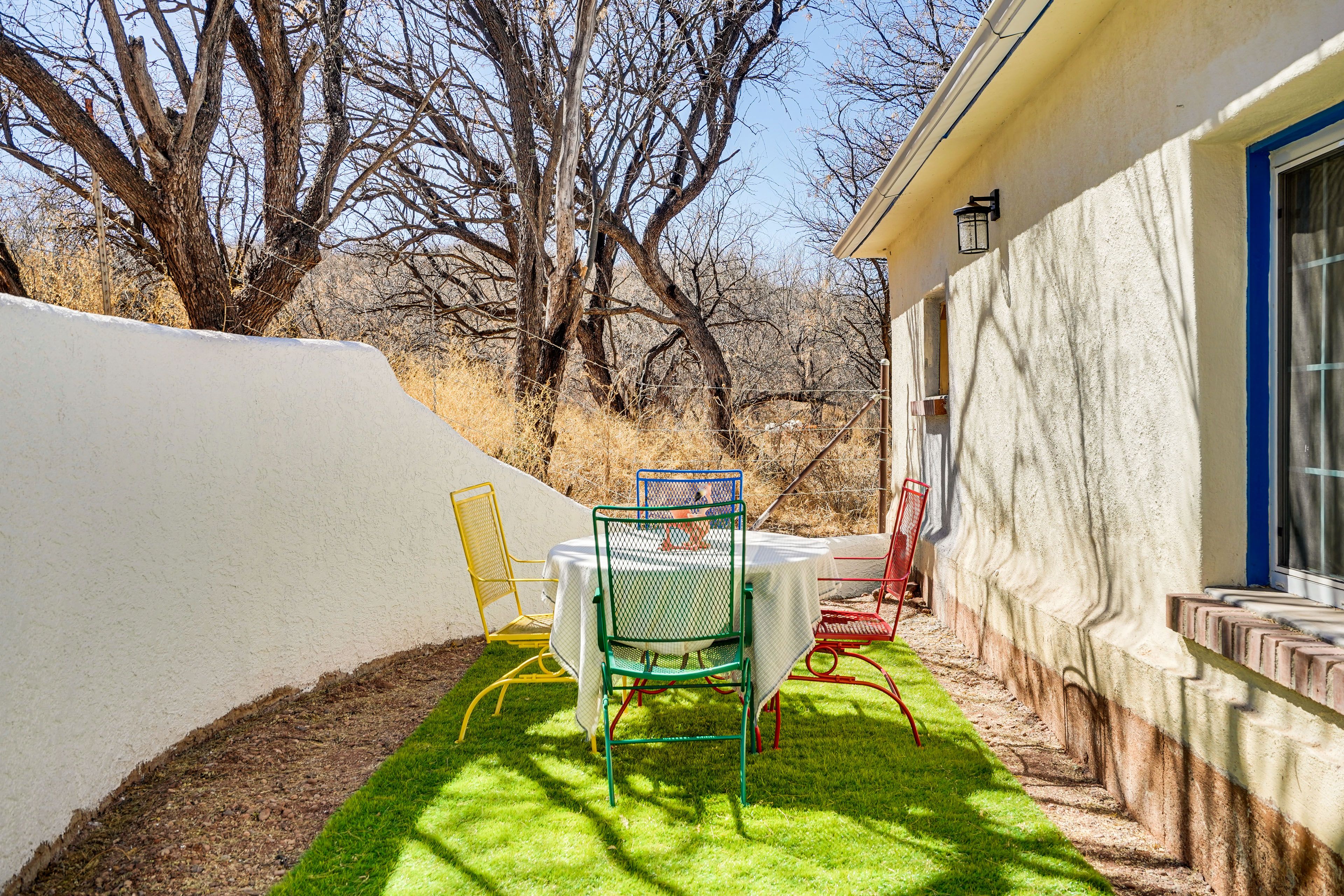 Side Yard | Outdoor Dining Area
