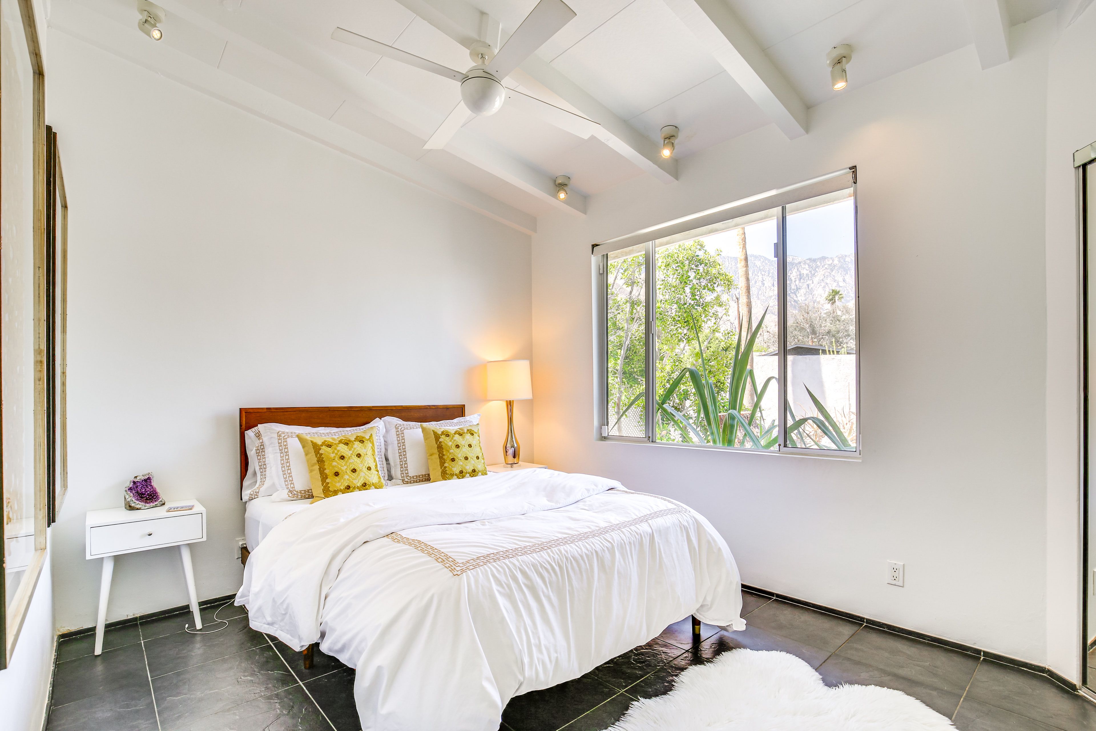 Bedroom 3 | Queen Bed