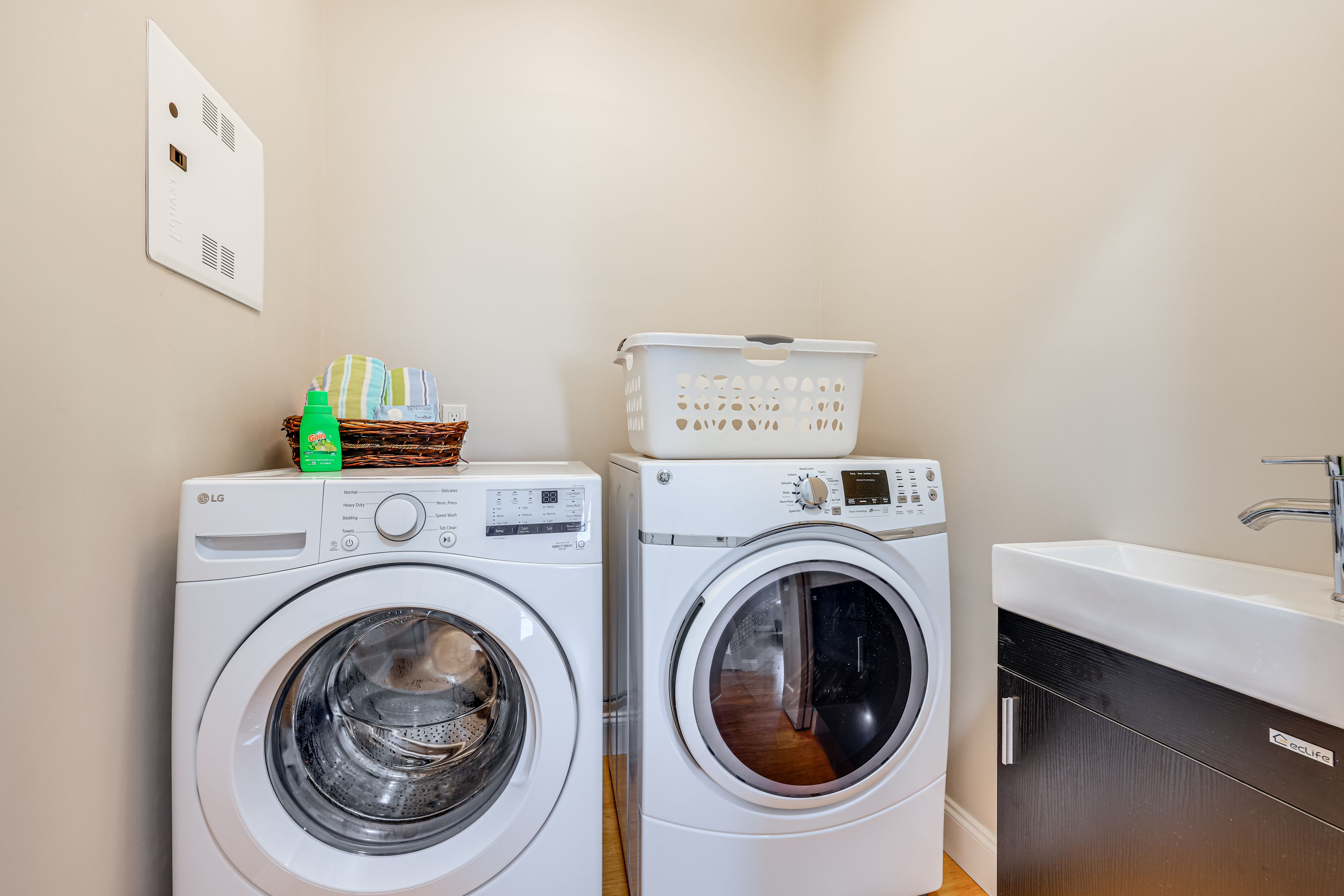 Laundry | Detergent Provided