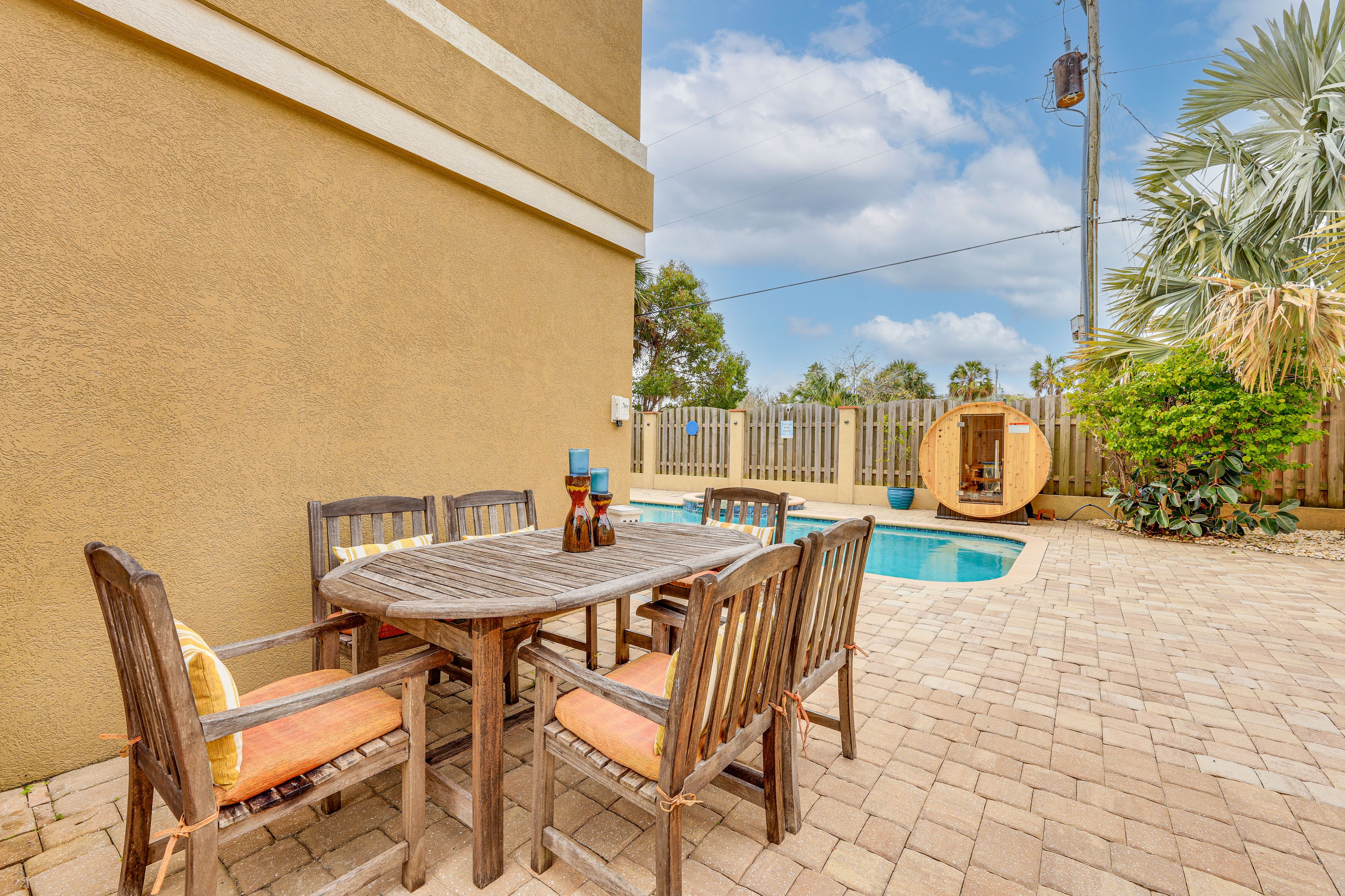 Apartment Exterior | Dining Areas