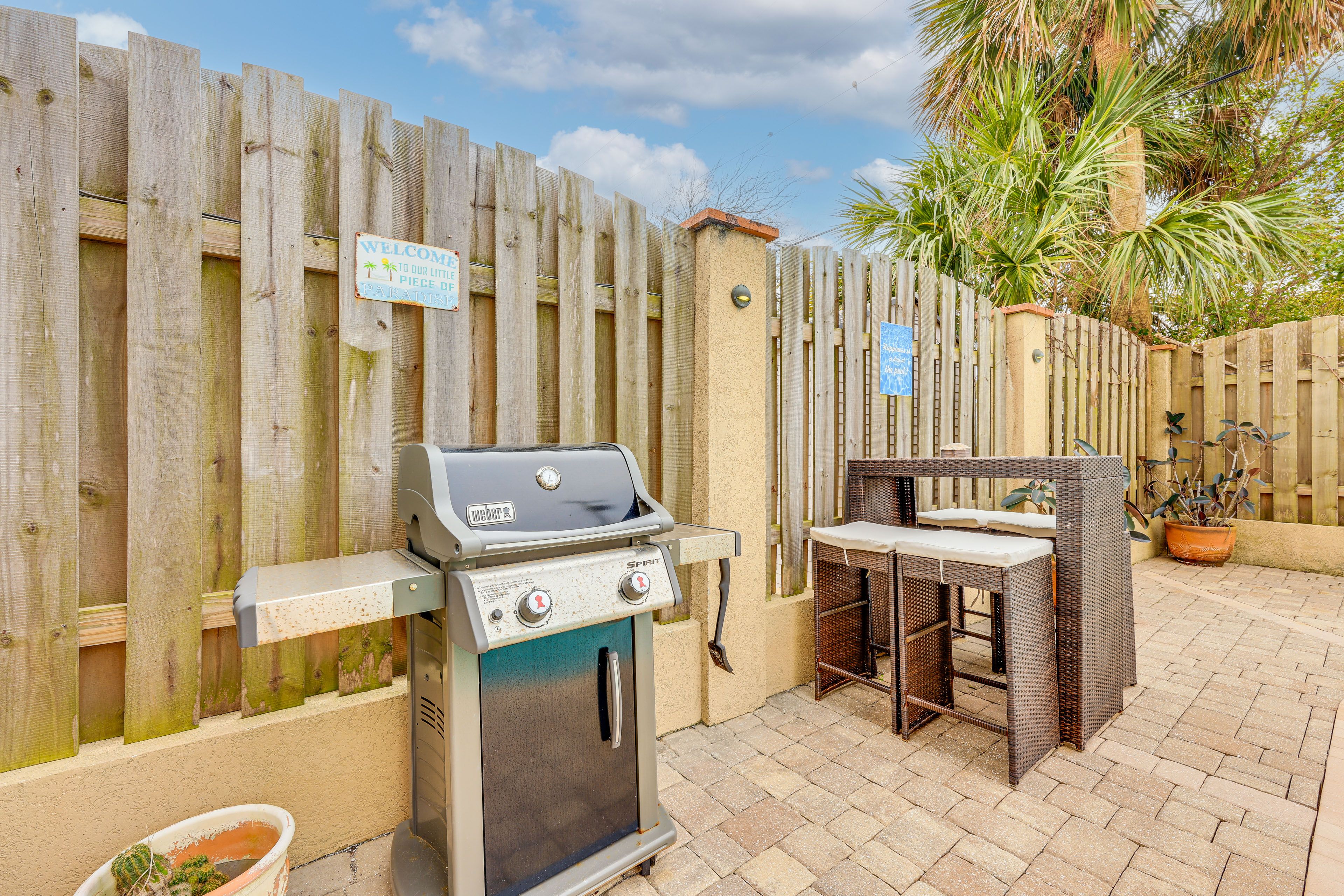 Apartment Exterior | Gas Grill