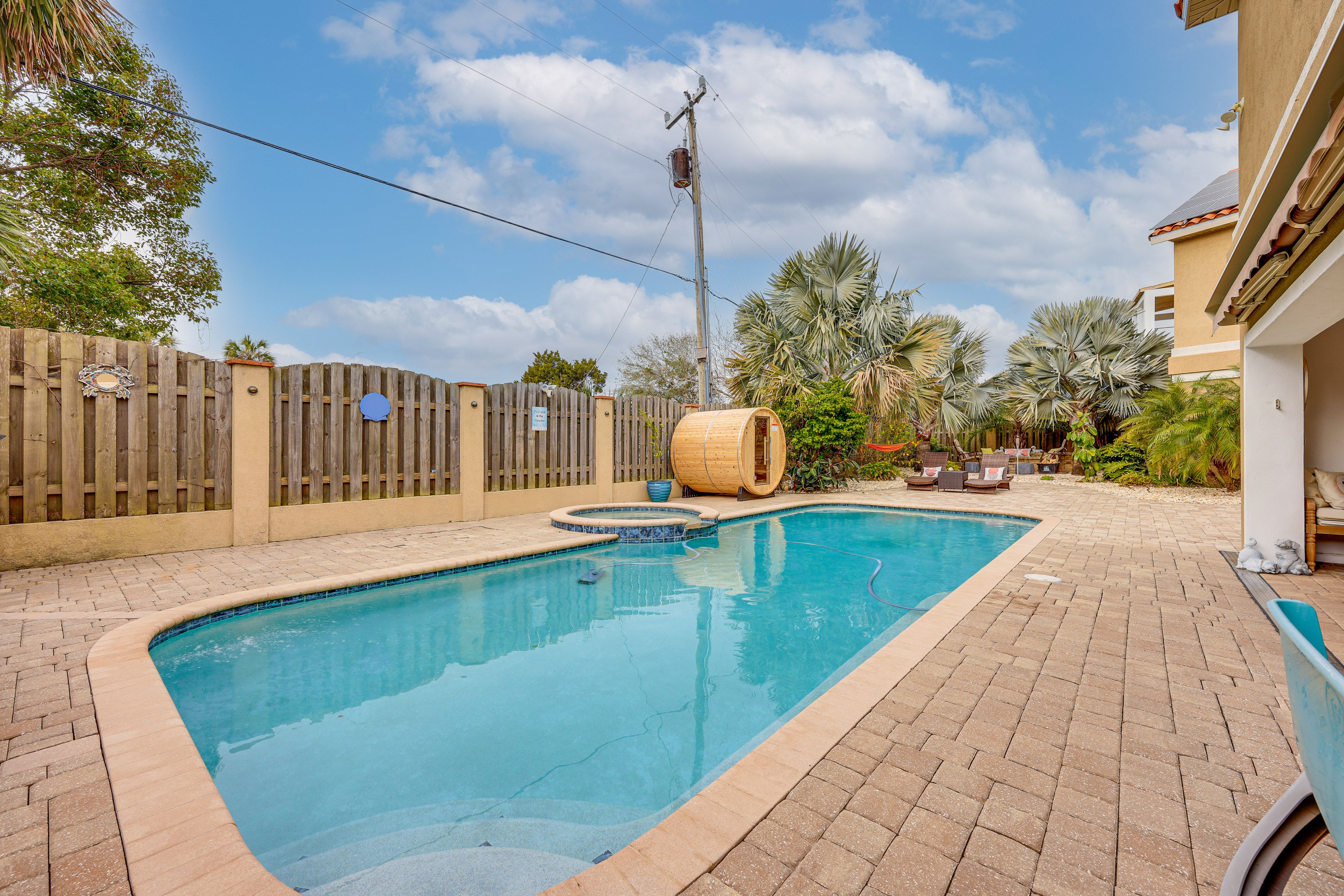 Apartment Exterior | Shared Spa & Pool