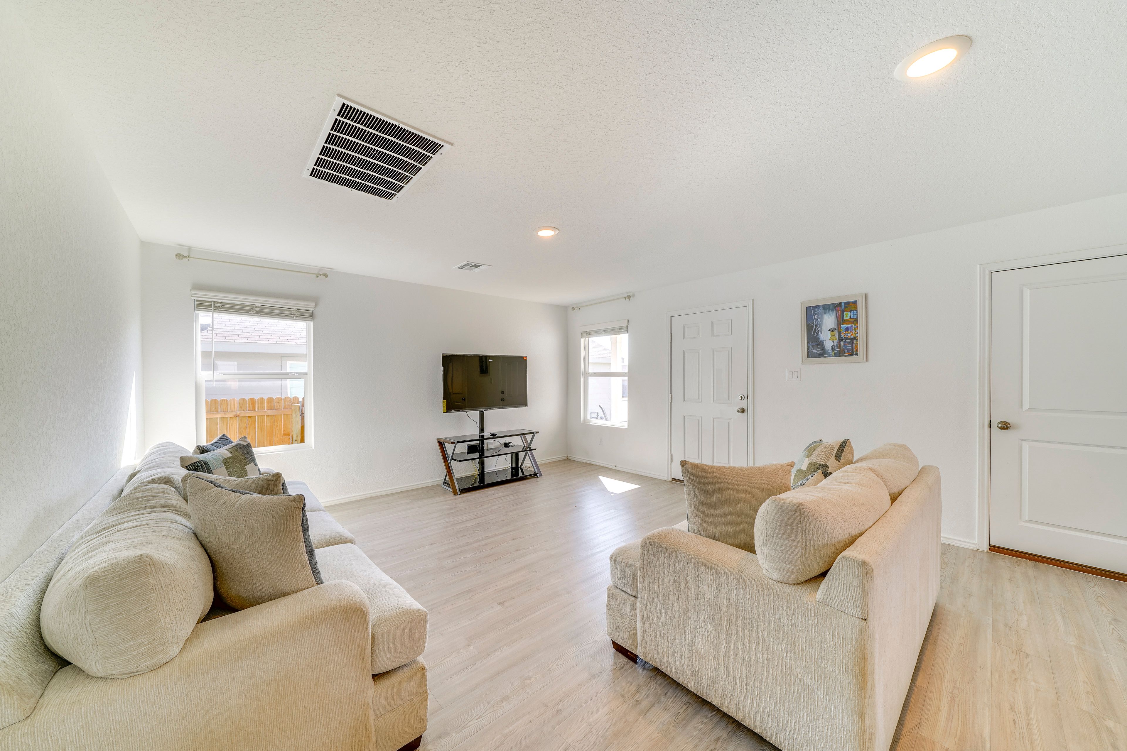 Living Room | Smart TV | Free WiFi