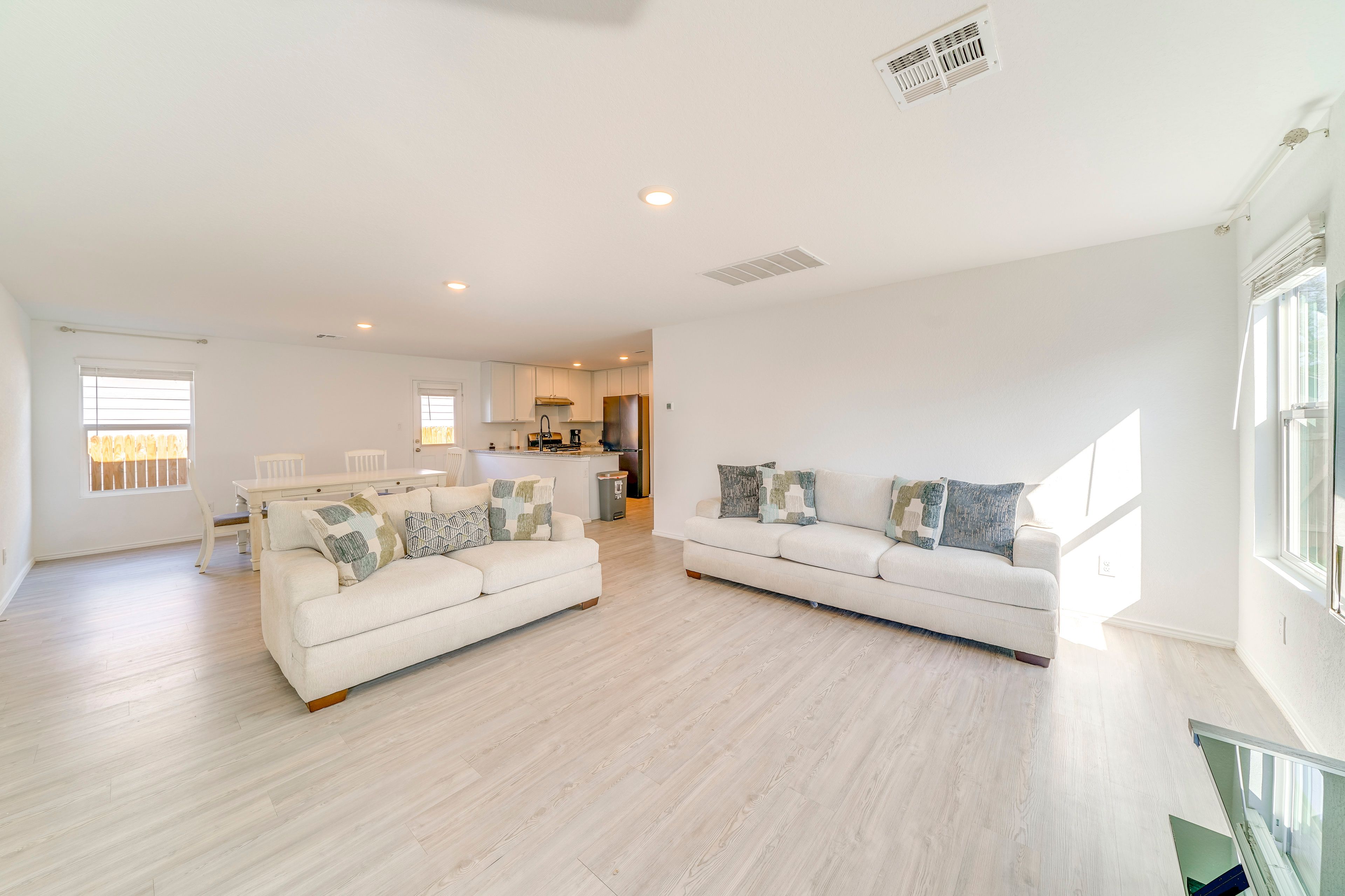 San Antonio Vacation Rental | 3BR | 2BA | 1,700 Sq Ft | 3 Steps Required
