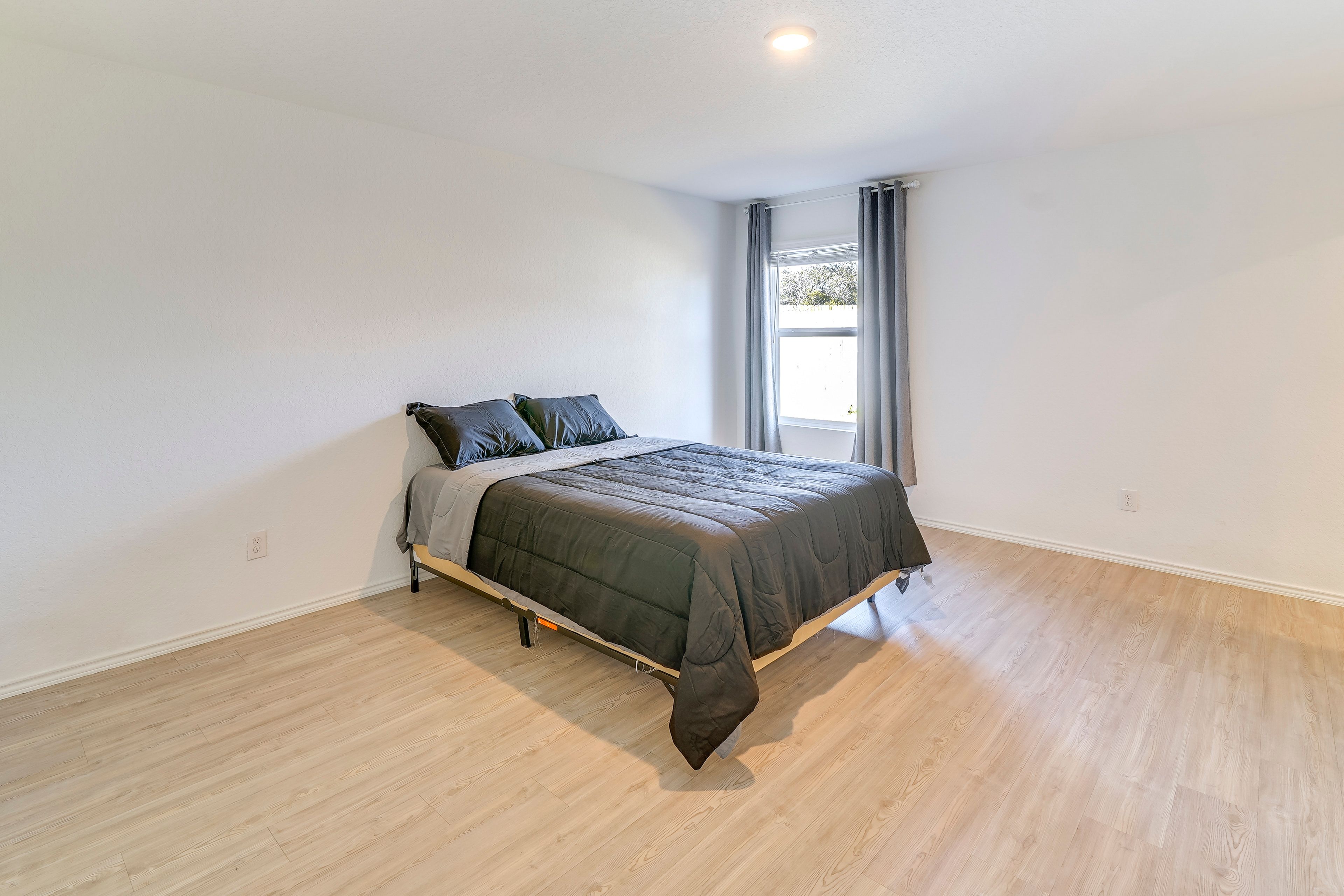 Bedroom 1 | Queen Bed | En-Suite Bathroom