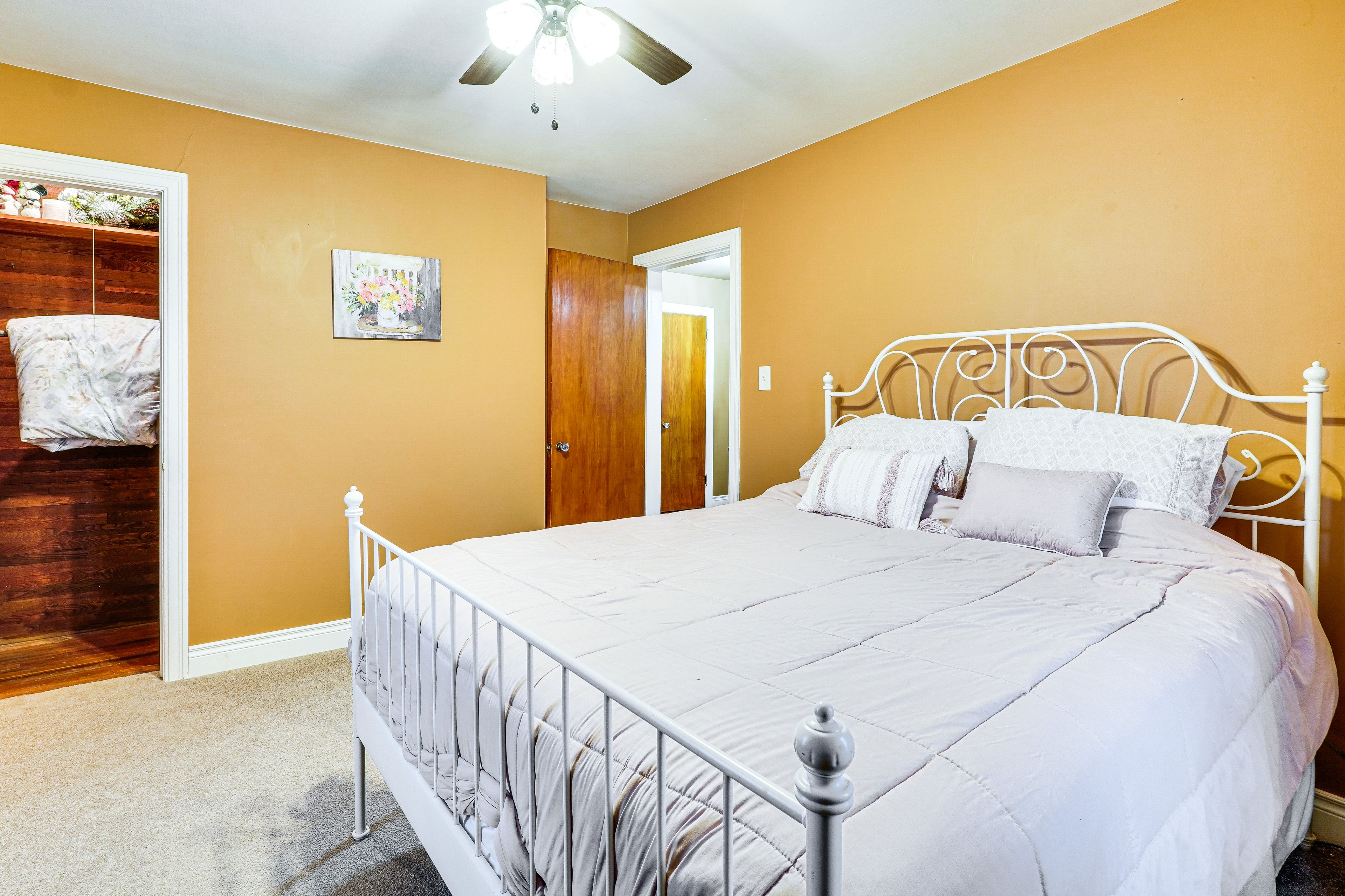 Bedroom 1 | Queen Bed