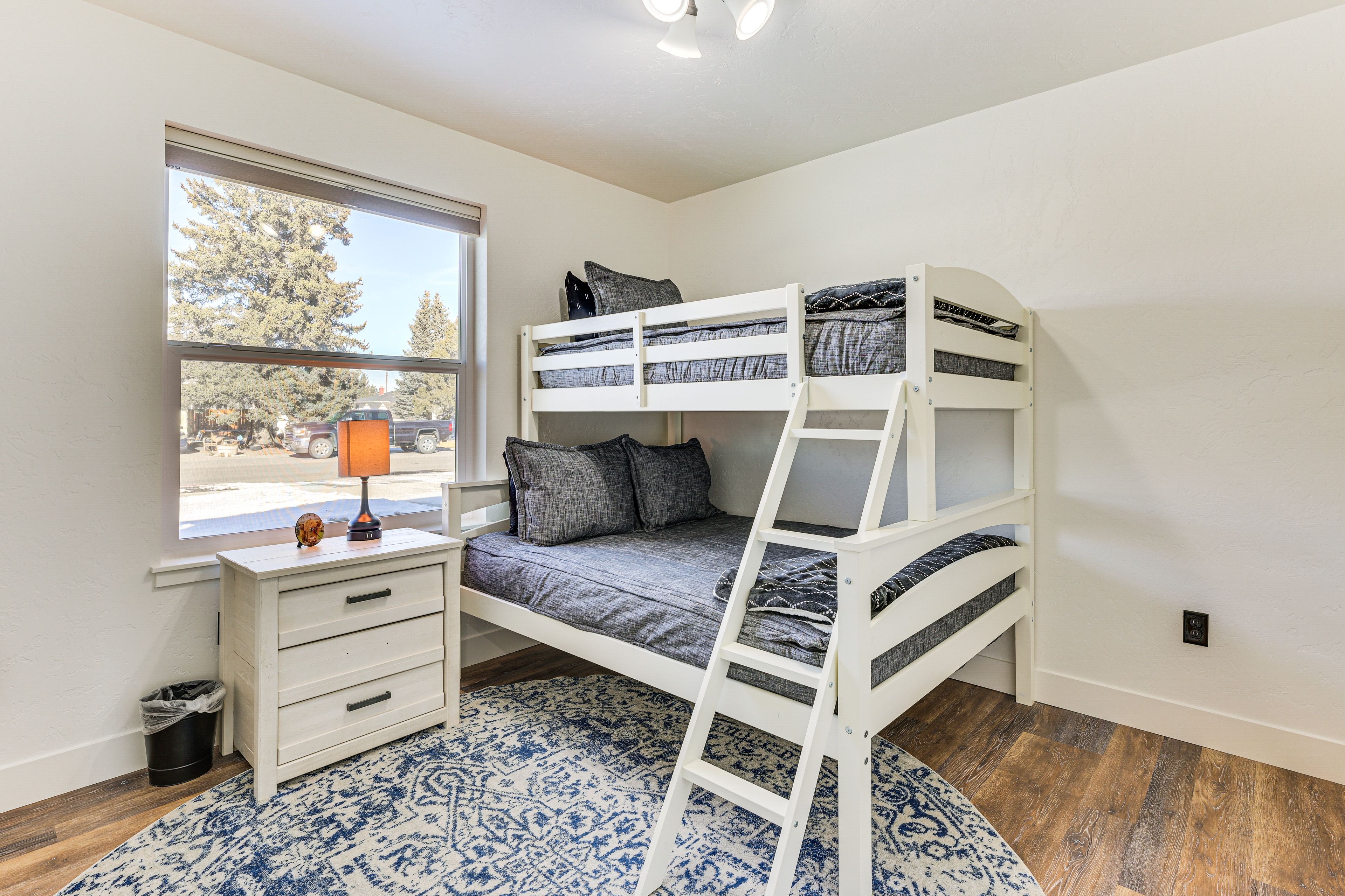 Bedroom 2 | Twin/Full Bunk Bed