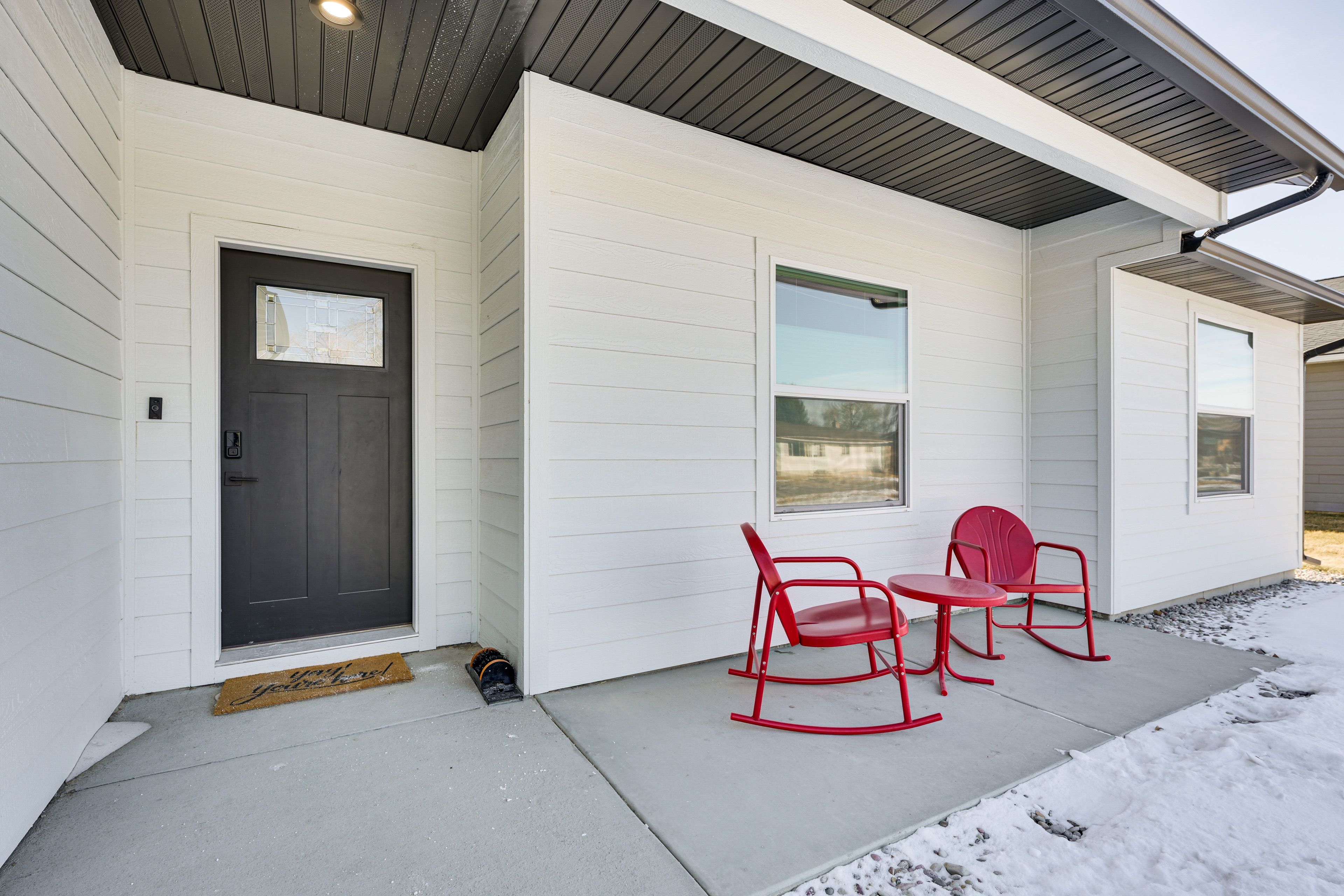 Front Porch w/ Seating