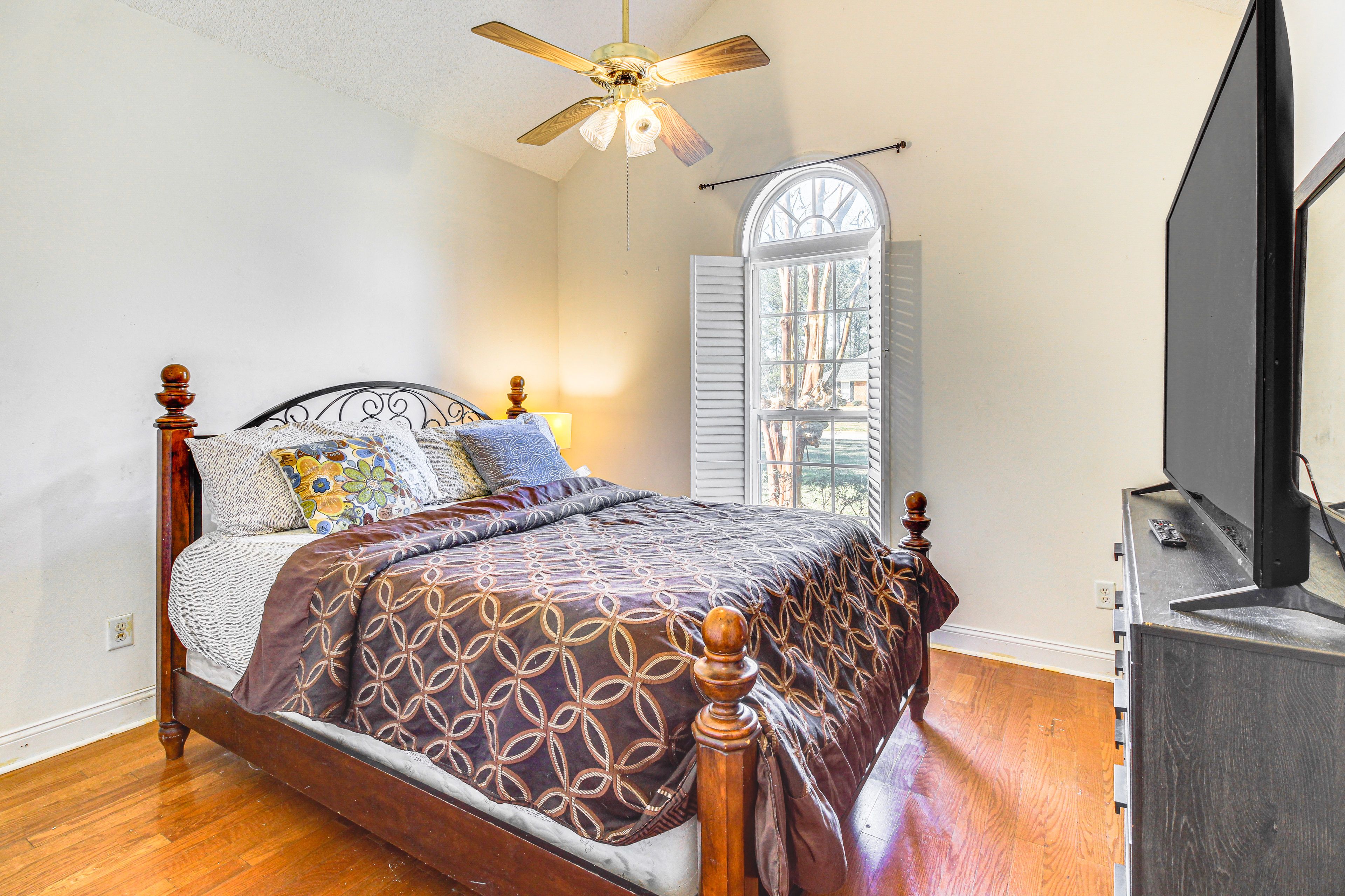 Bedroom 2 | Queen Bed
