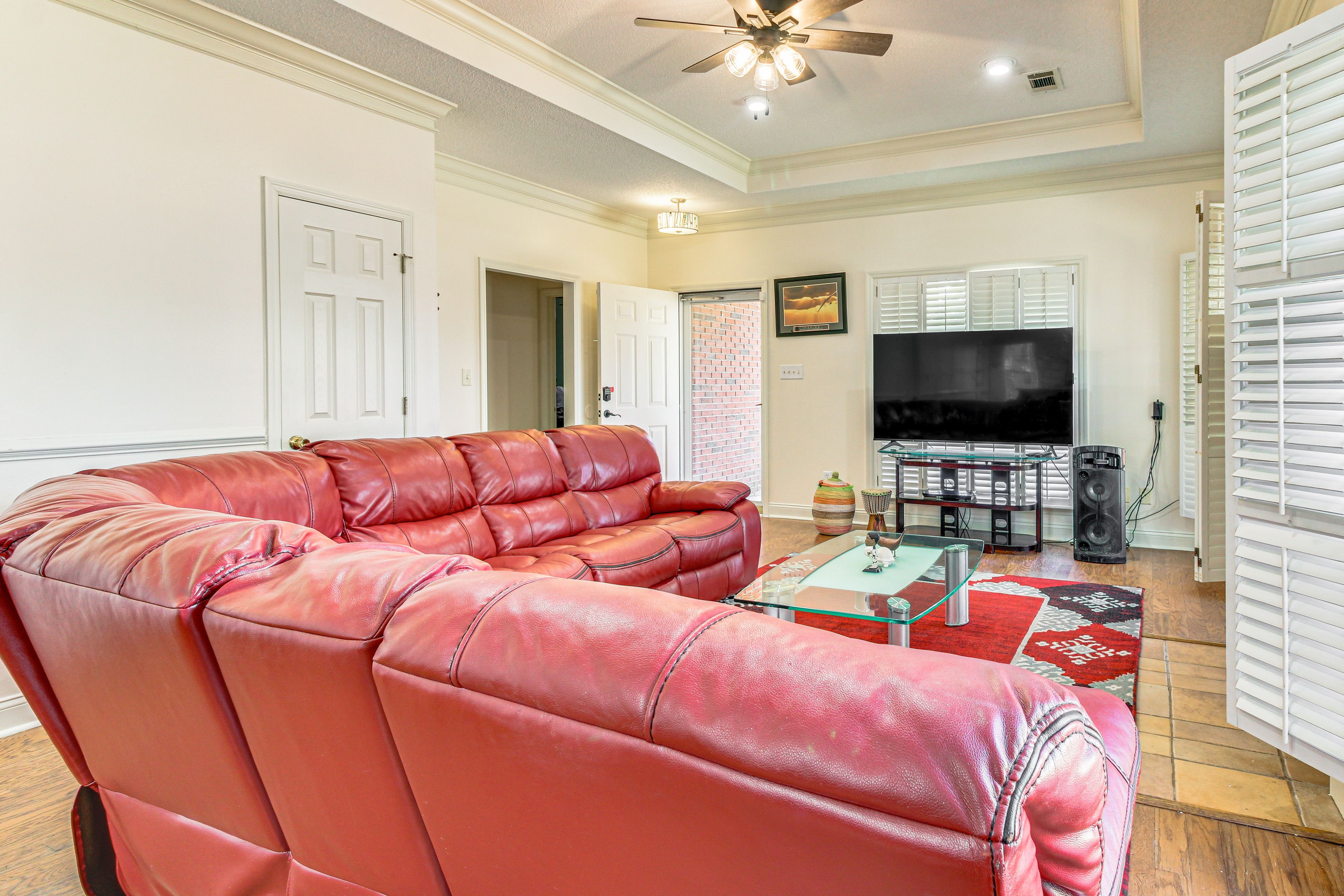 Living Room | Free WiFi | Smart TV | Central A/C