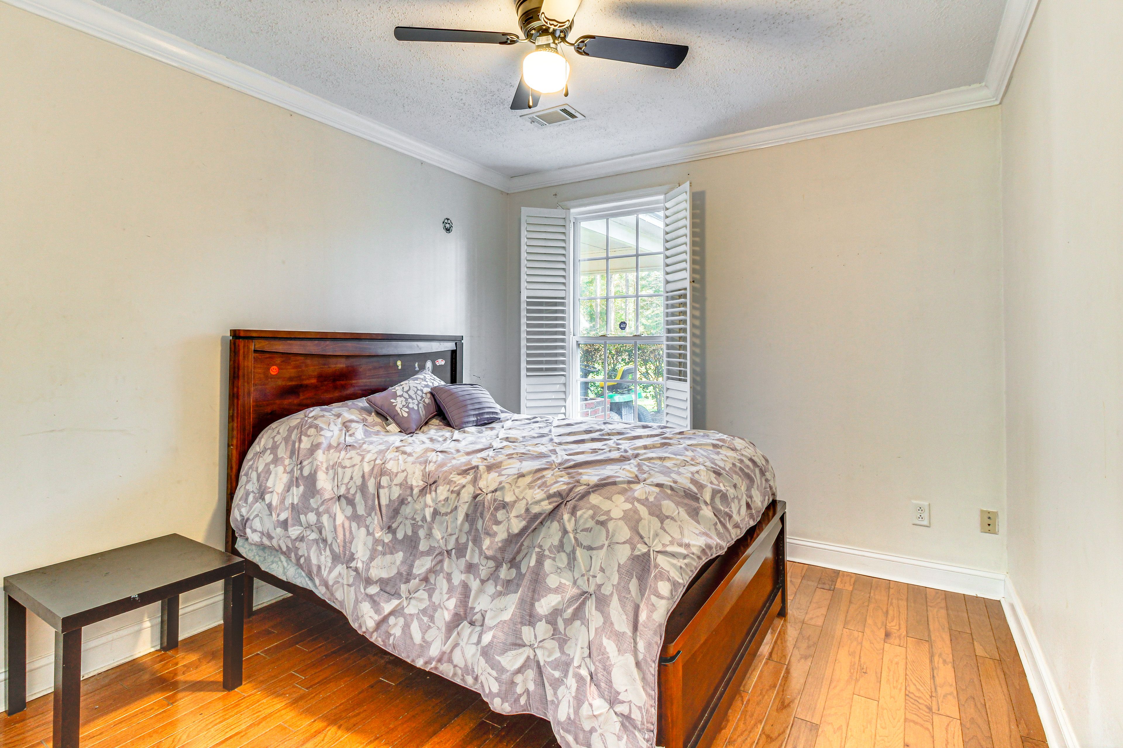 Bedroom 3 | Queen Bed