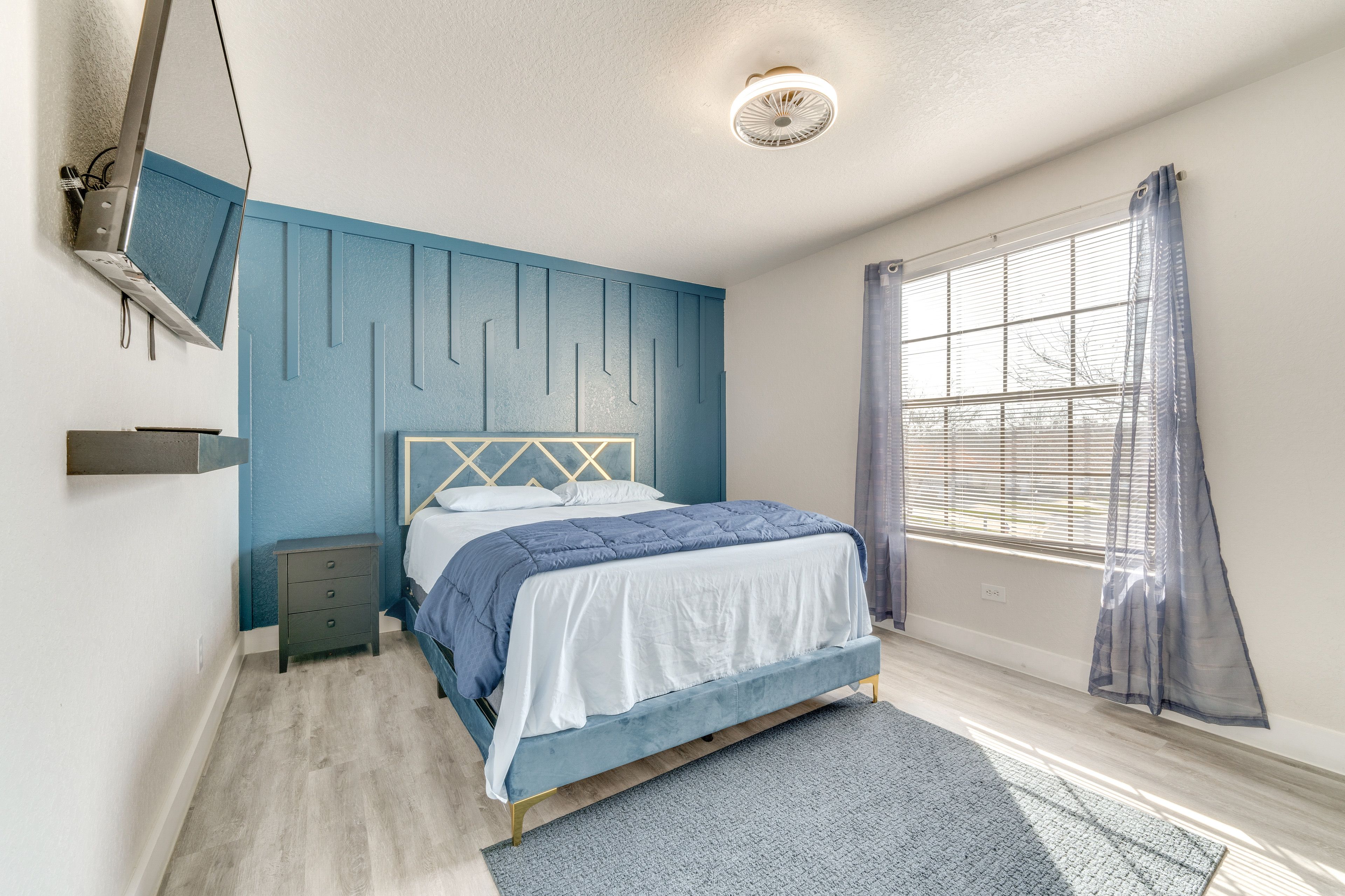 Bedroom 2 | 2nd Floor | Queen Bed