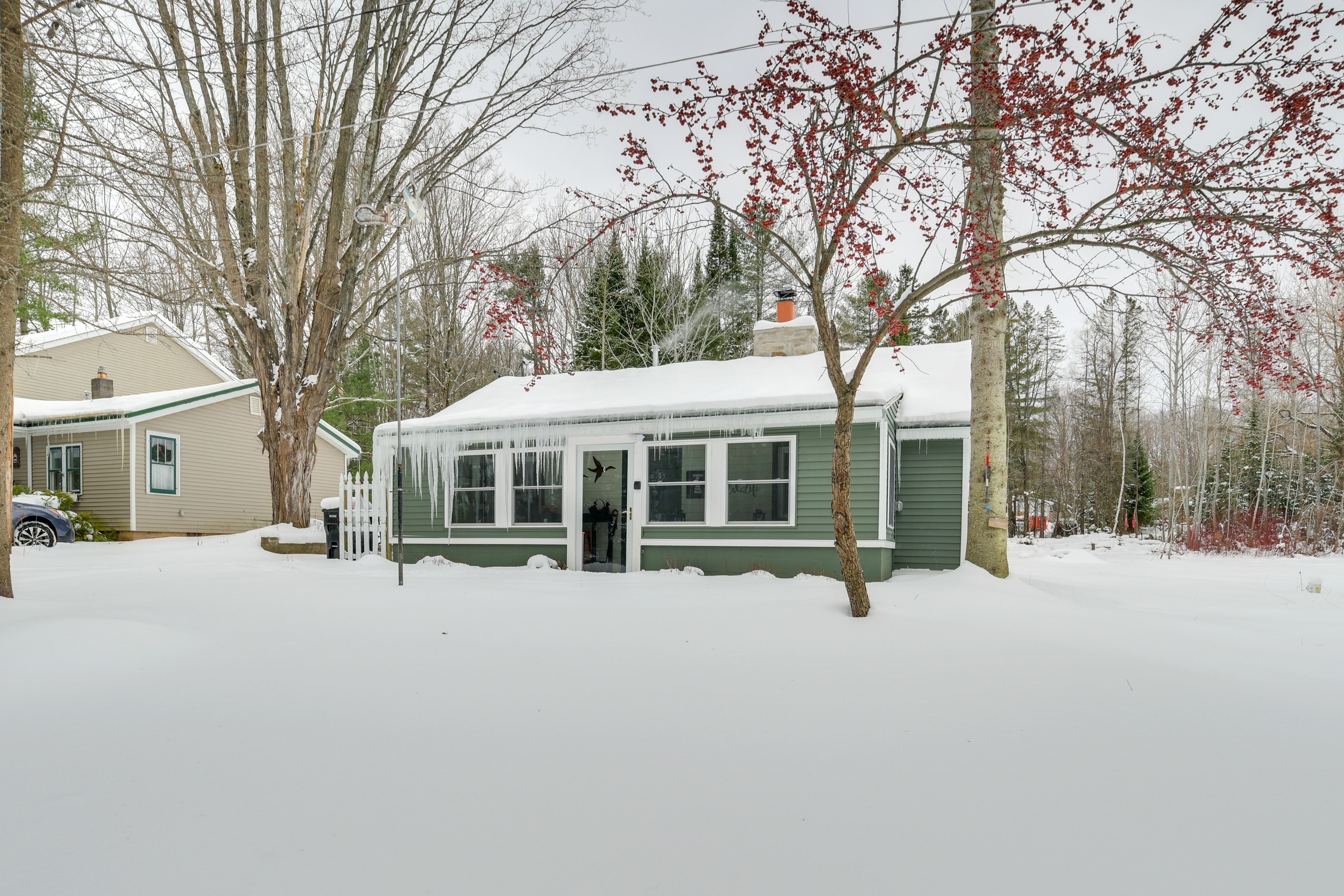 Property Exterior | Single-Story Cottage | Walk to Mullett Lake