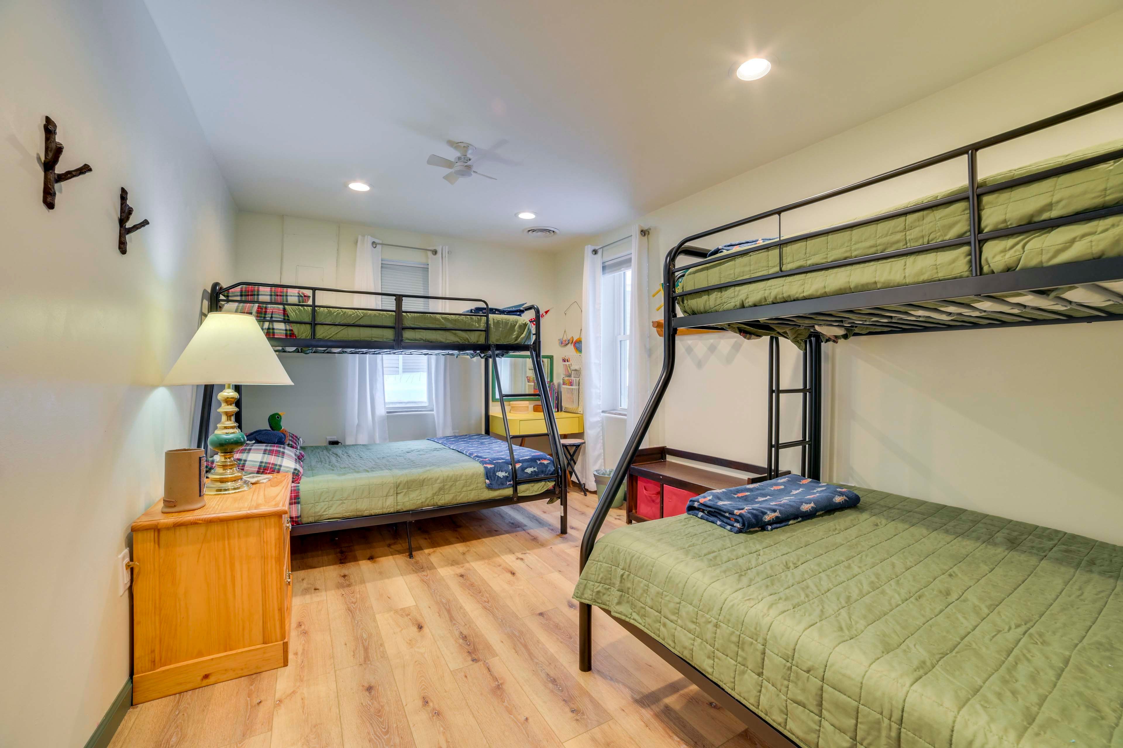 Bedroom 2 | 2 Twin/Full Bunk Beds