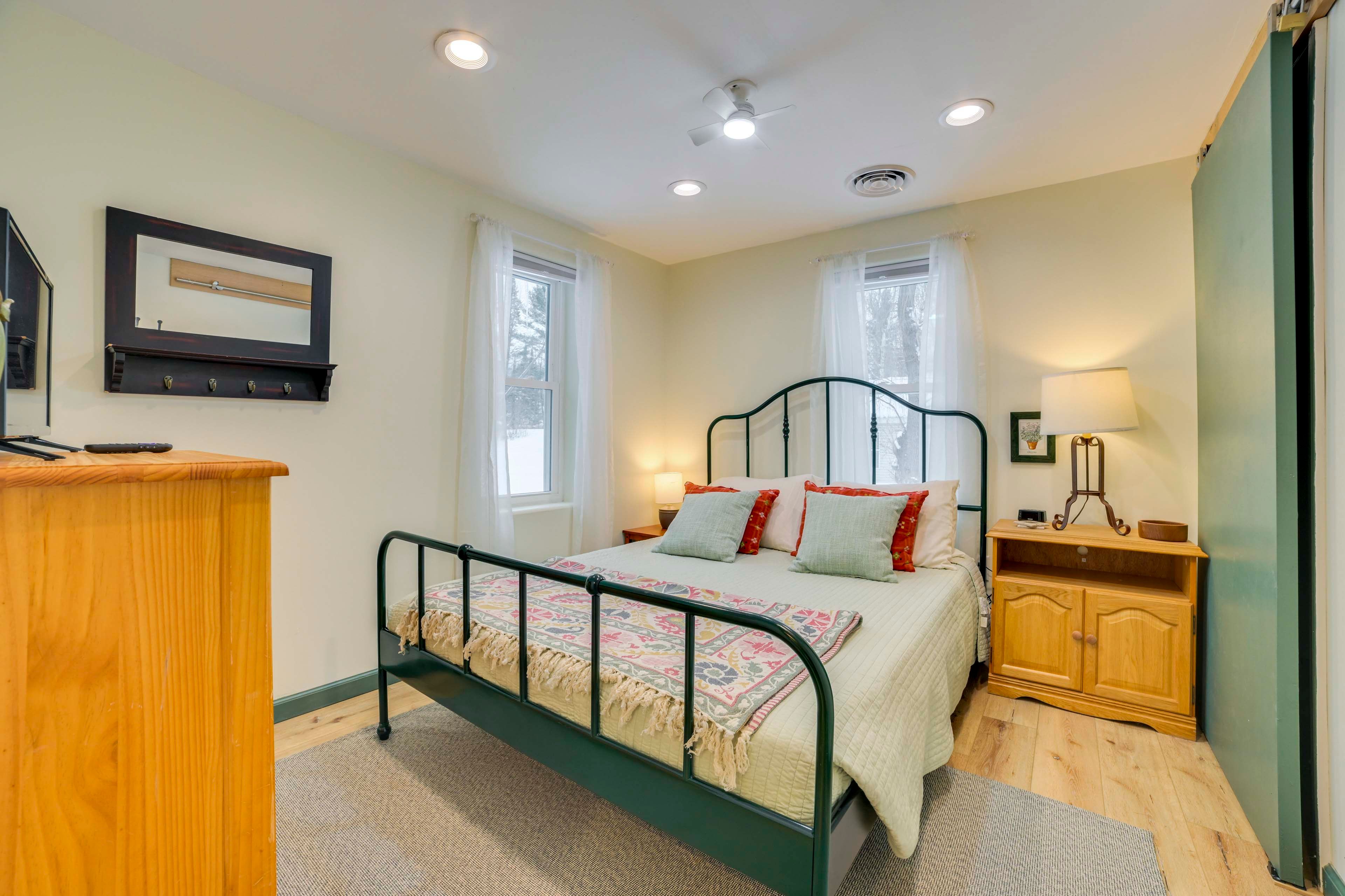 Bedroom 1 | Queen Bed | Linens Provided