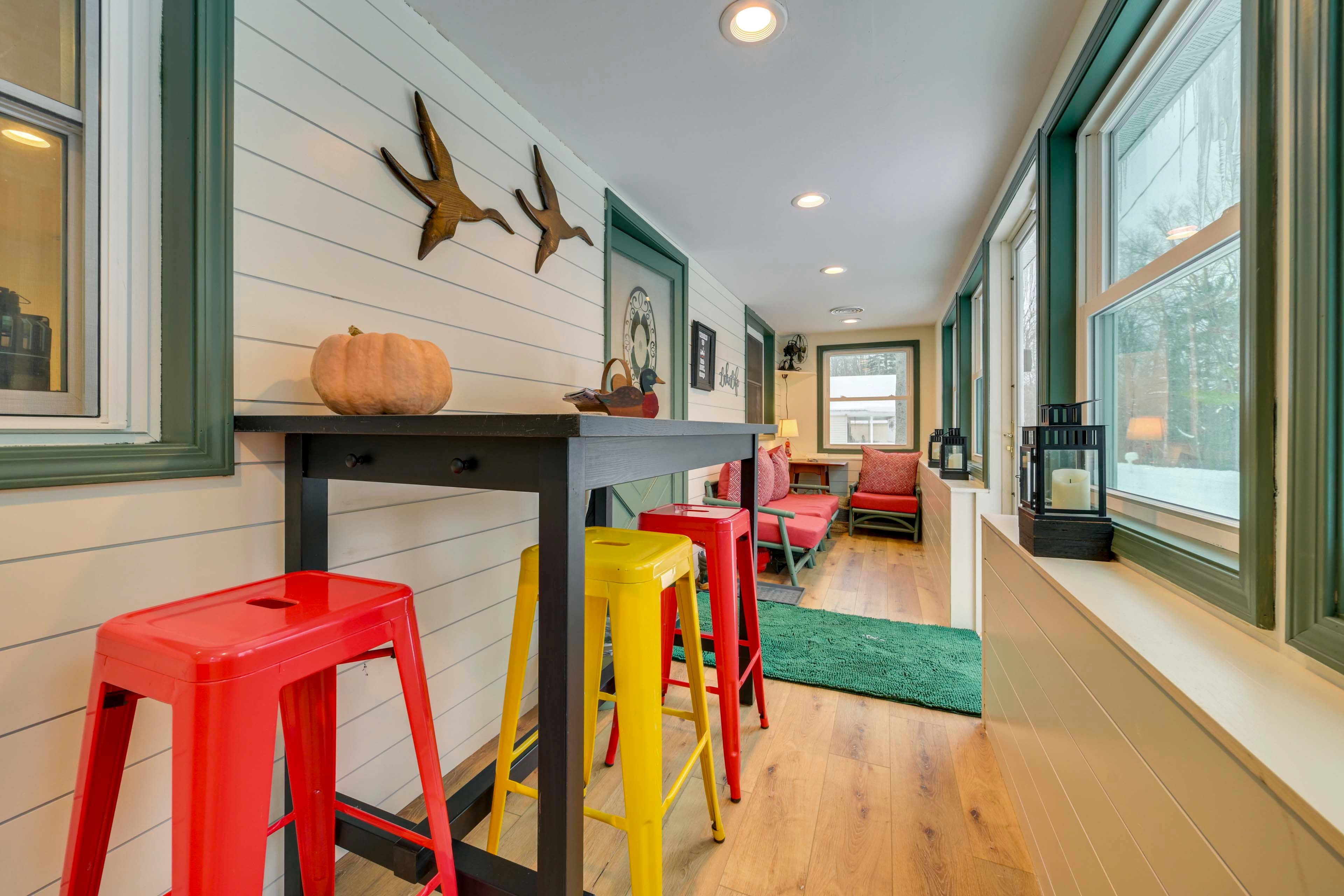 Sunroom | Central Heating | Free WiFi