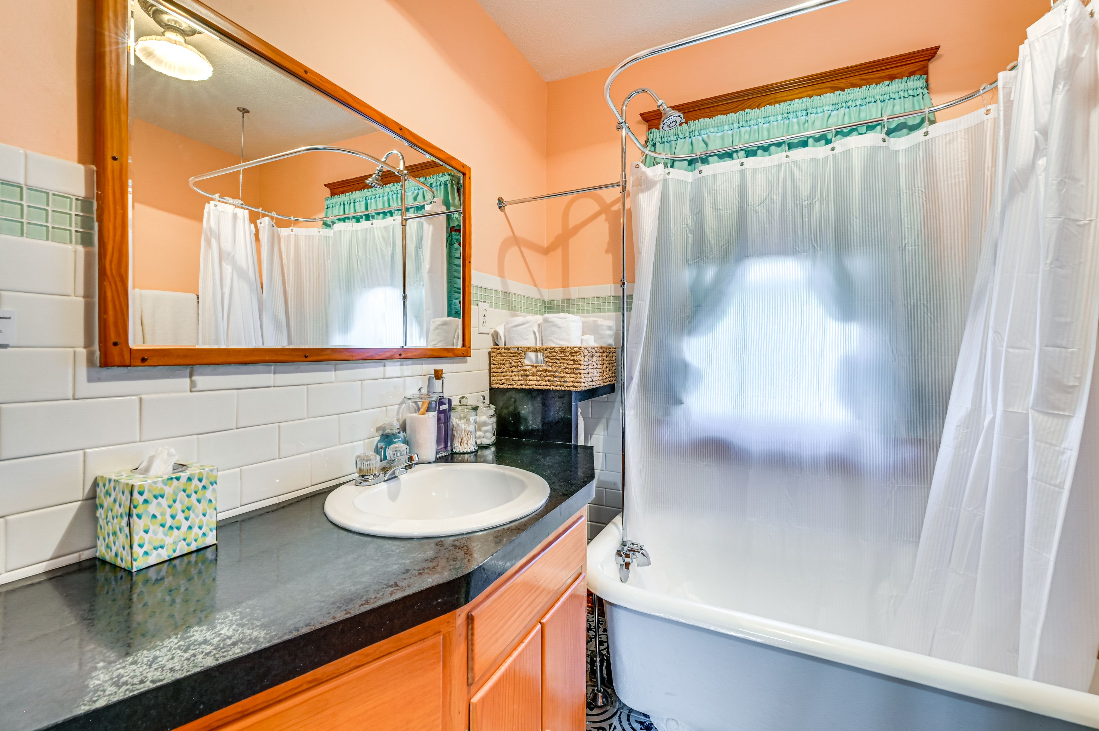 Full Bath | Towels | Hair Dryer | 2nd Floor