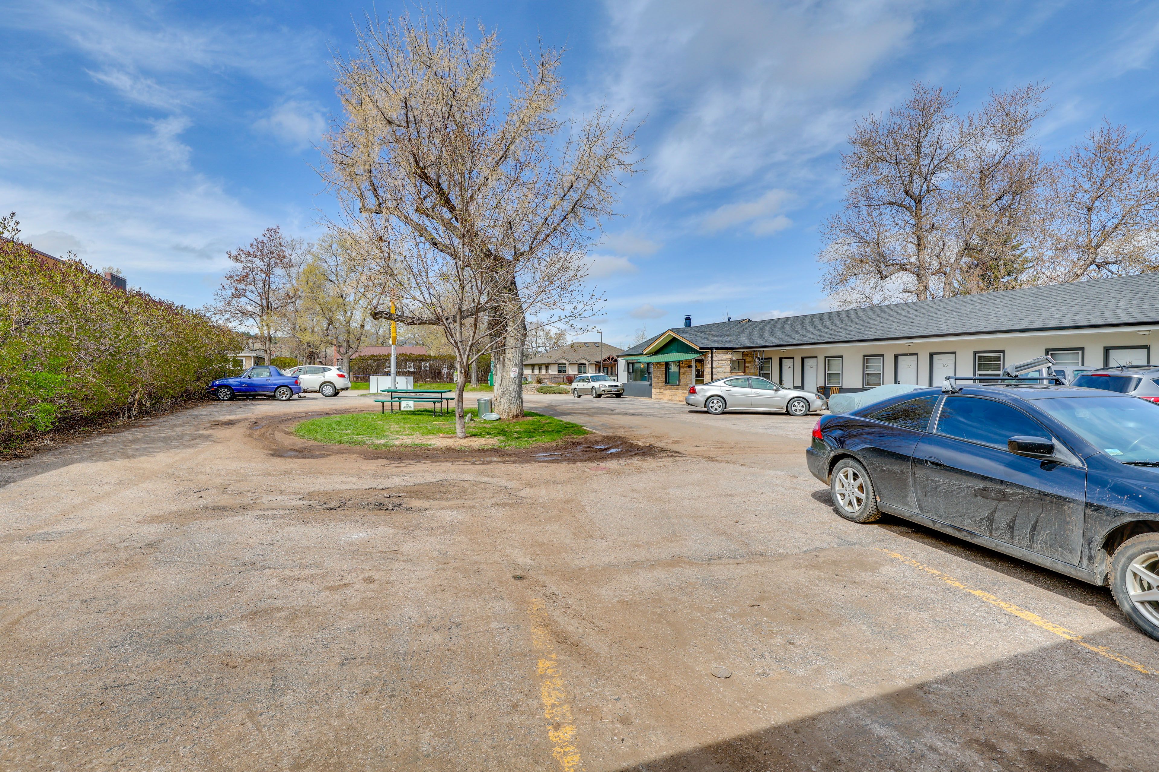 Parking | Community Lot (1 Vehicle)