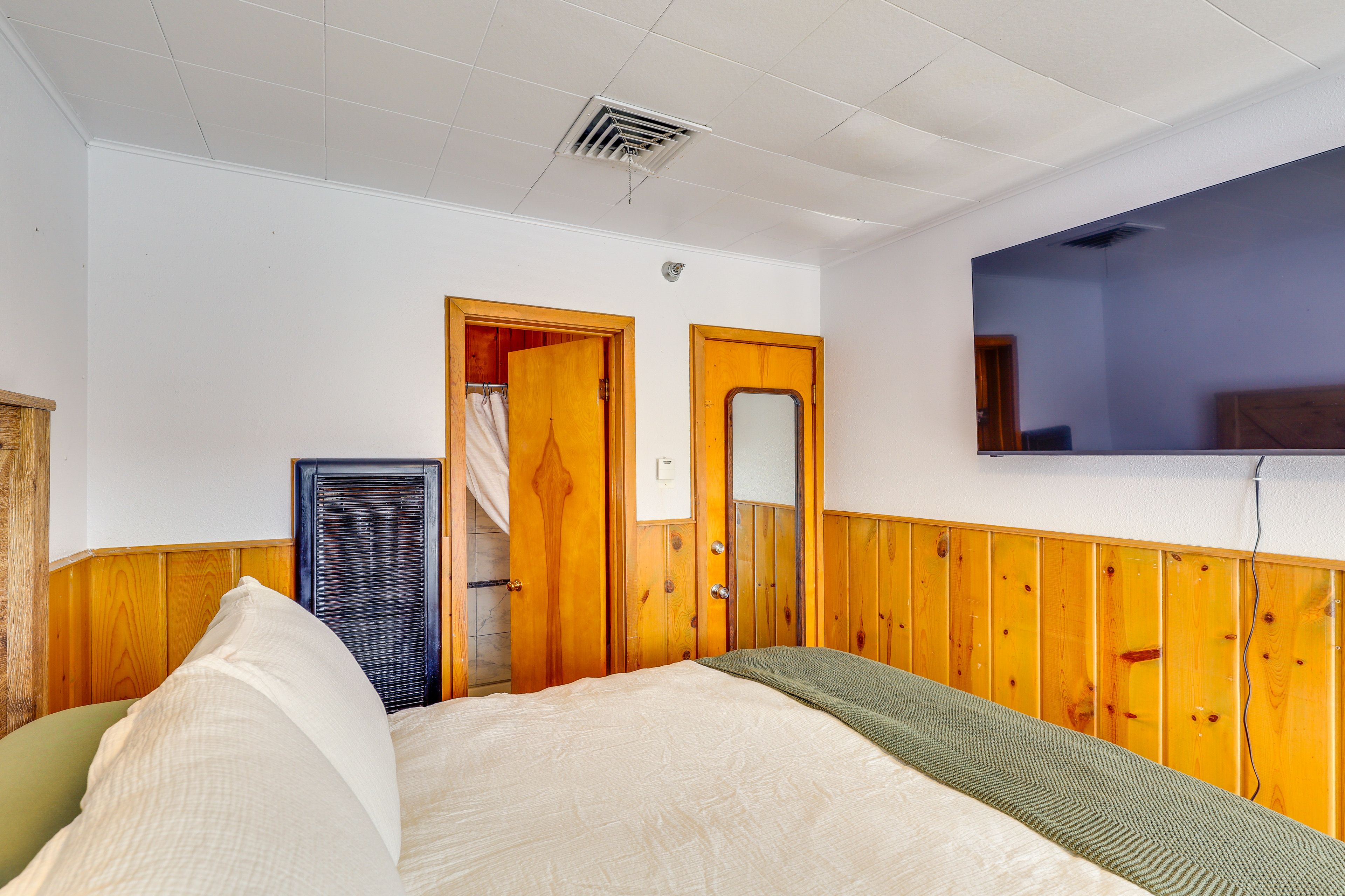 Single-Story Studio | Window A/C | Gas Furnace Heating | Electric Space Heater