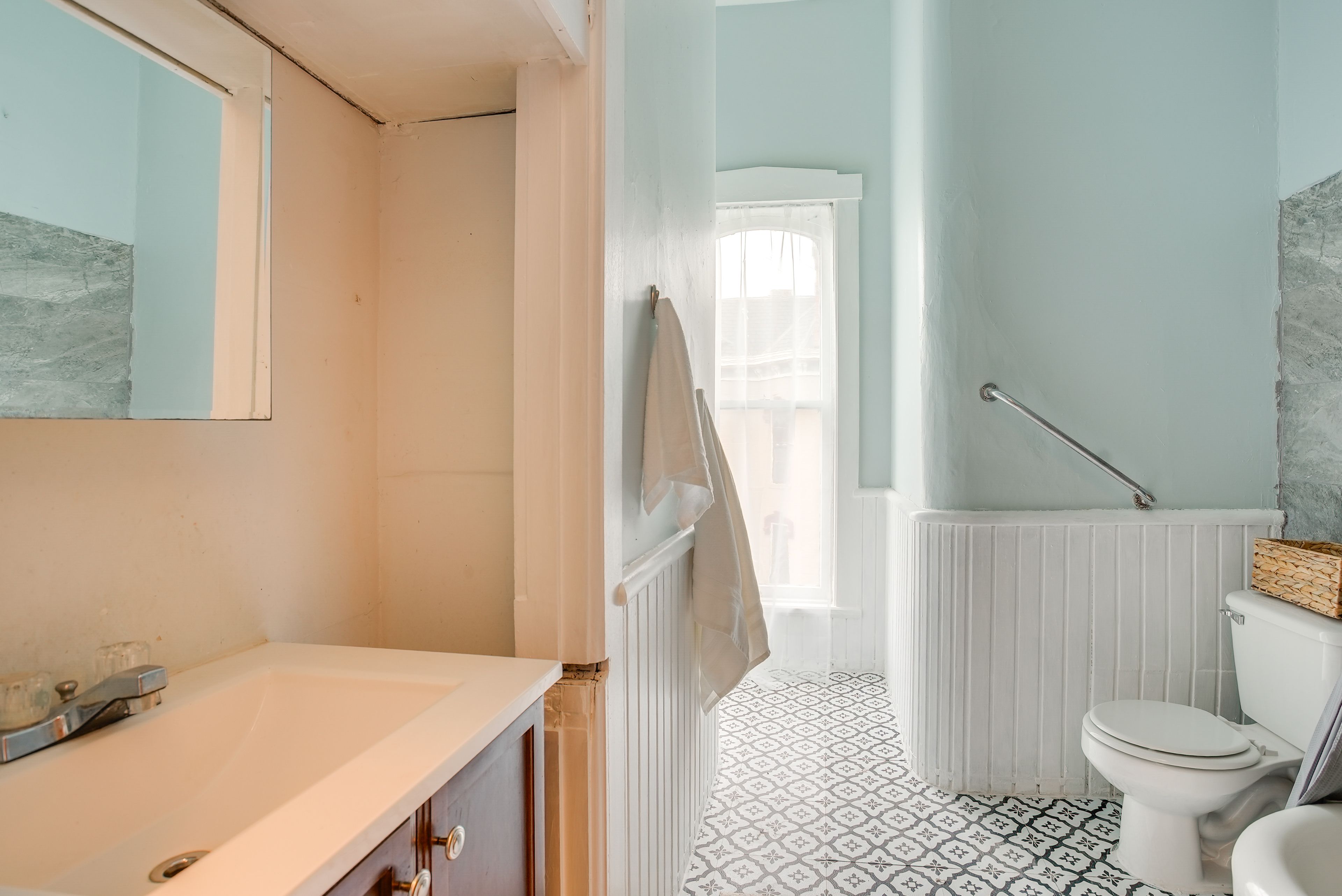 Full Bath | Towels | Hair Dryer | 2nd Floor