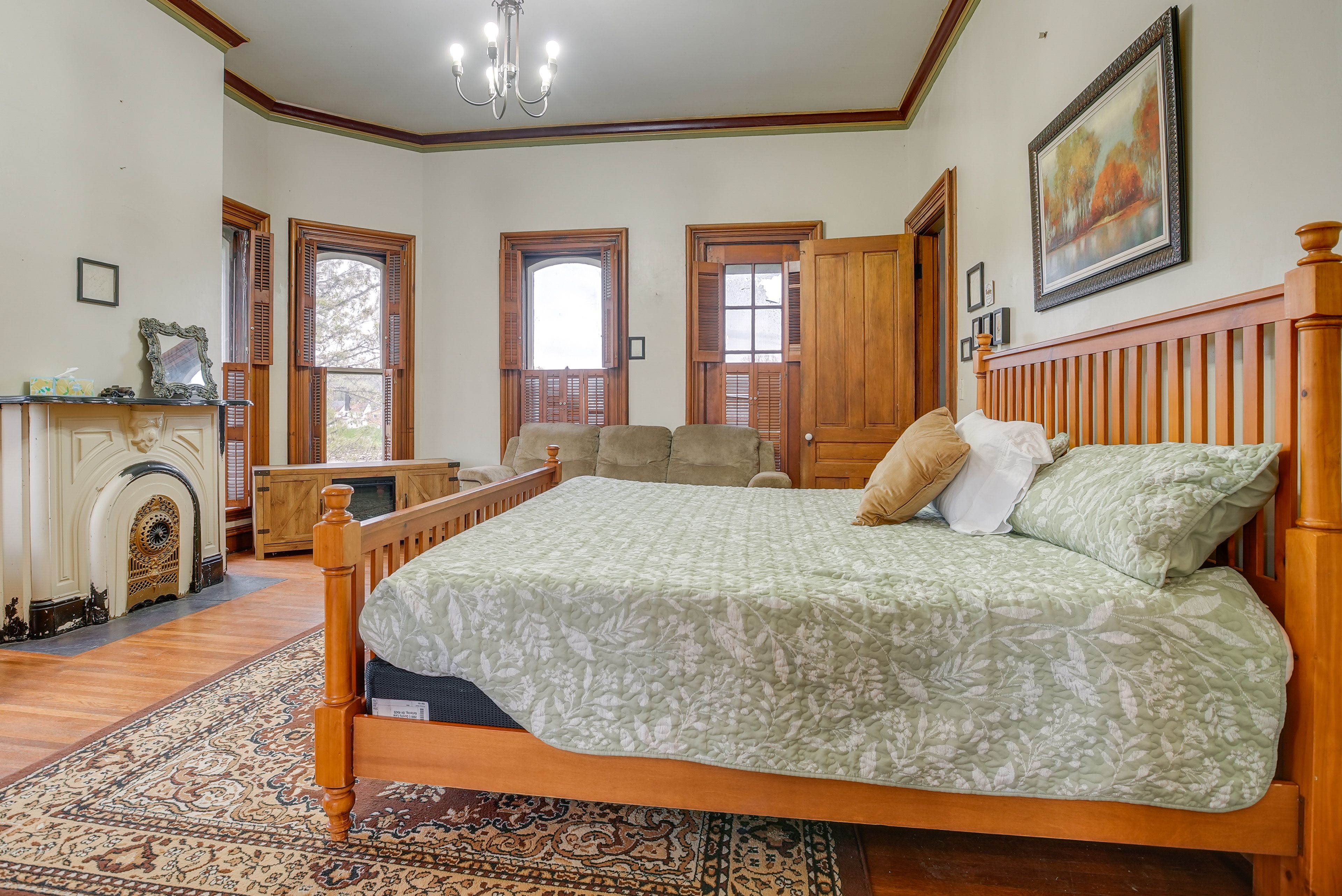 Bedroom 1 | King Bed | Queen Bed | Linens | 2nd Floor