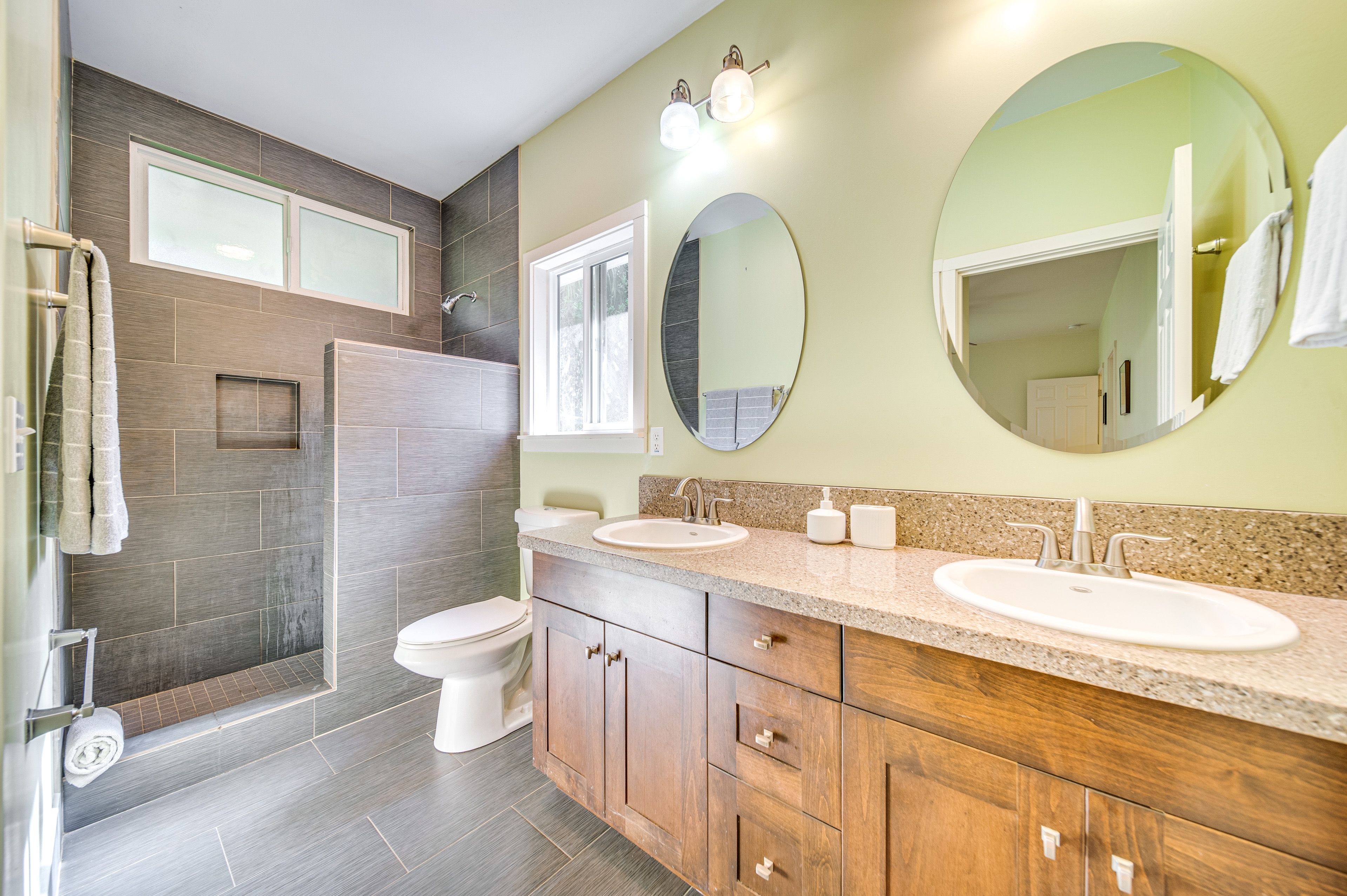 En-Suite Bathroom | Towels Provided
