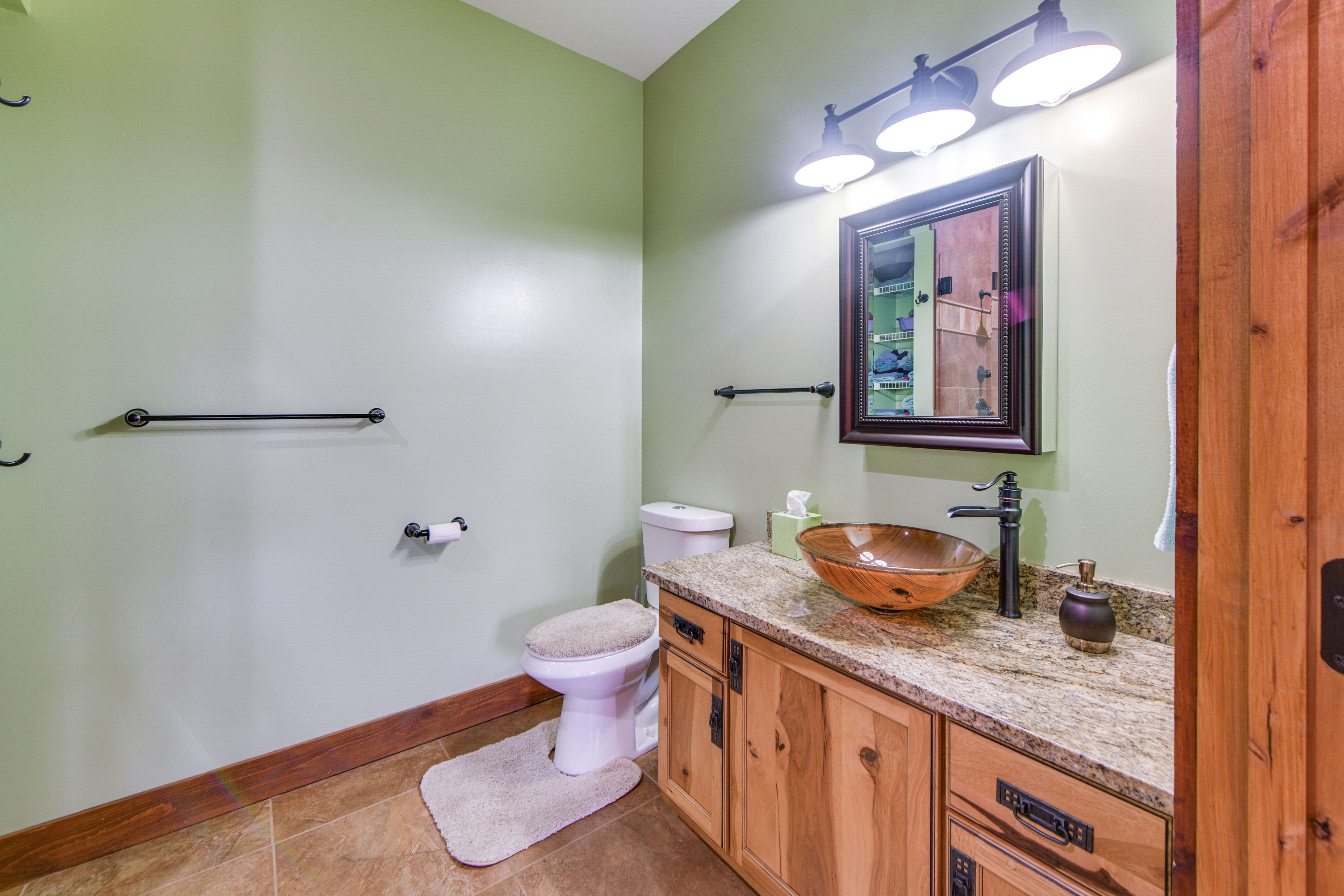 Full Bathroom | 1st Floor