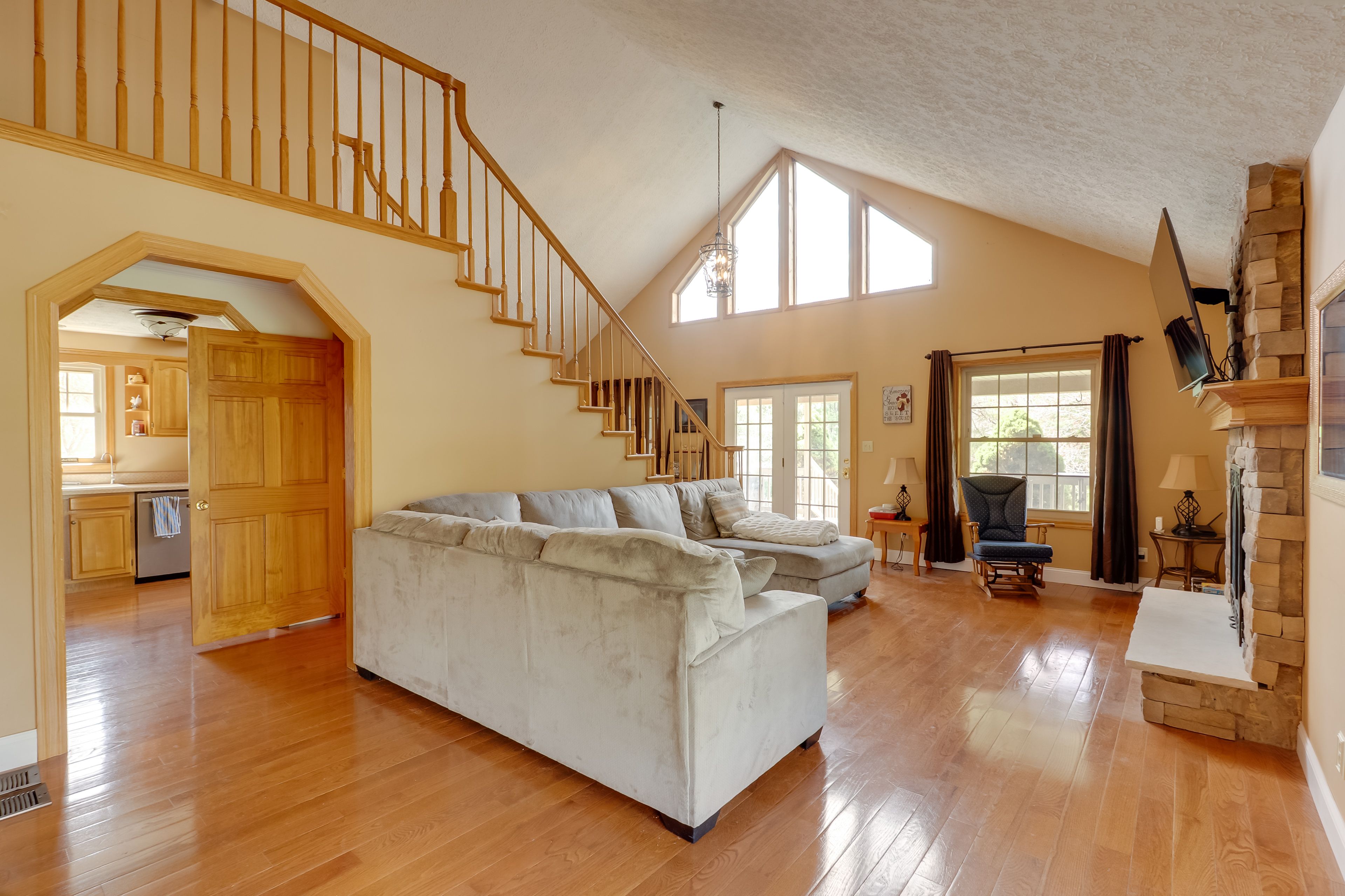 Living Room | Main Level | Smart TV | Gas Fireplace | Free WiFi