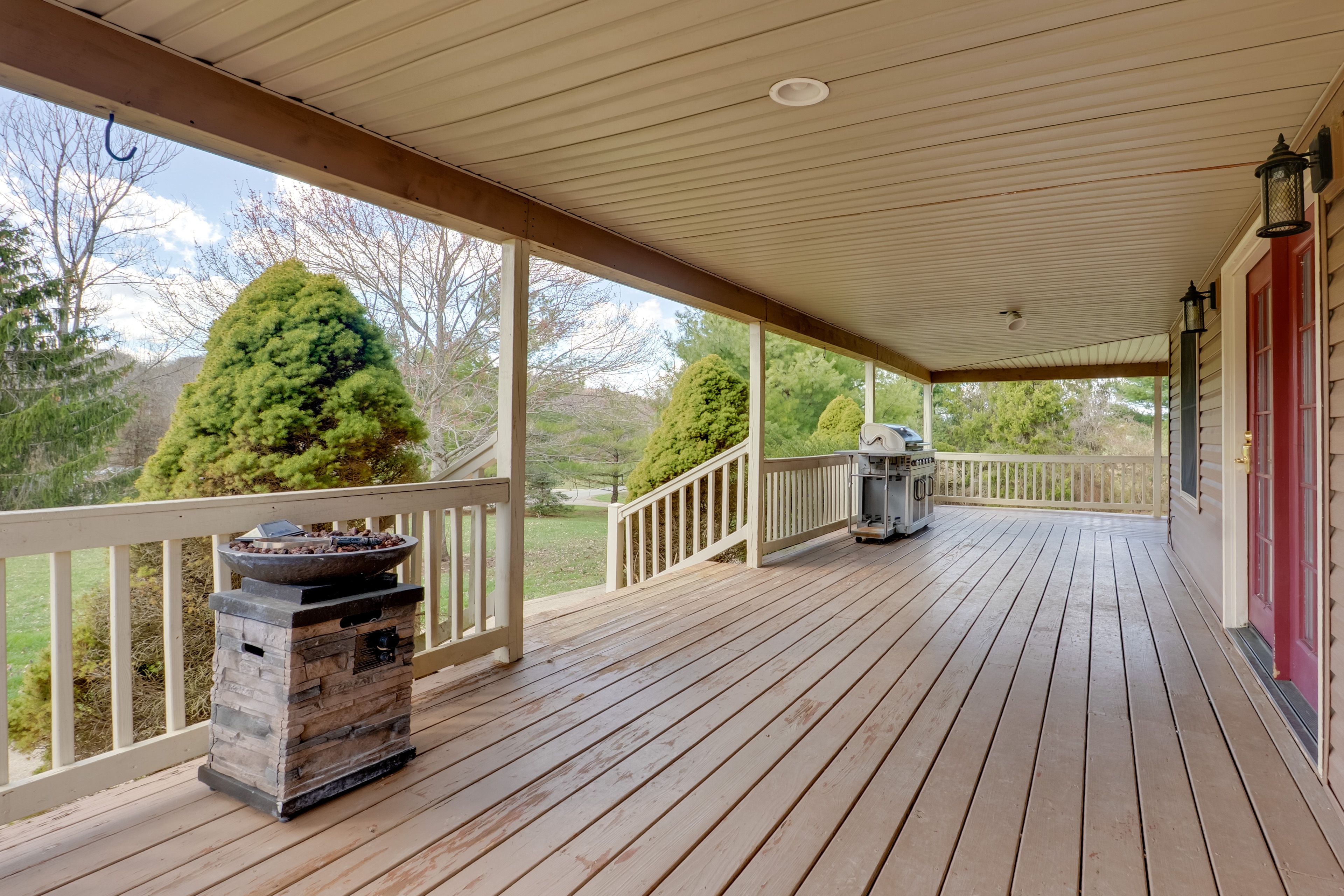 Furnished Deck | Gas Grill